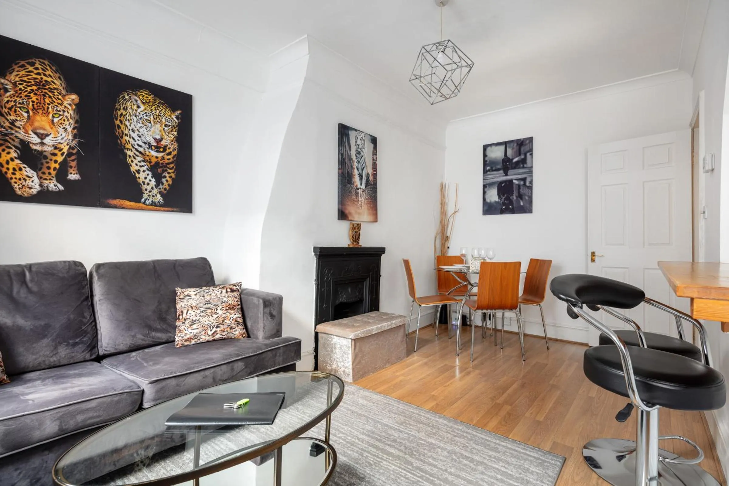 Living room in Gorgeous One Bed AirCon Apt in the Heart of Central London