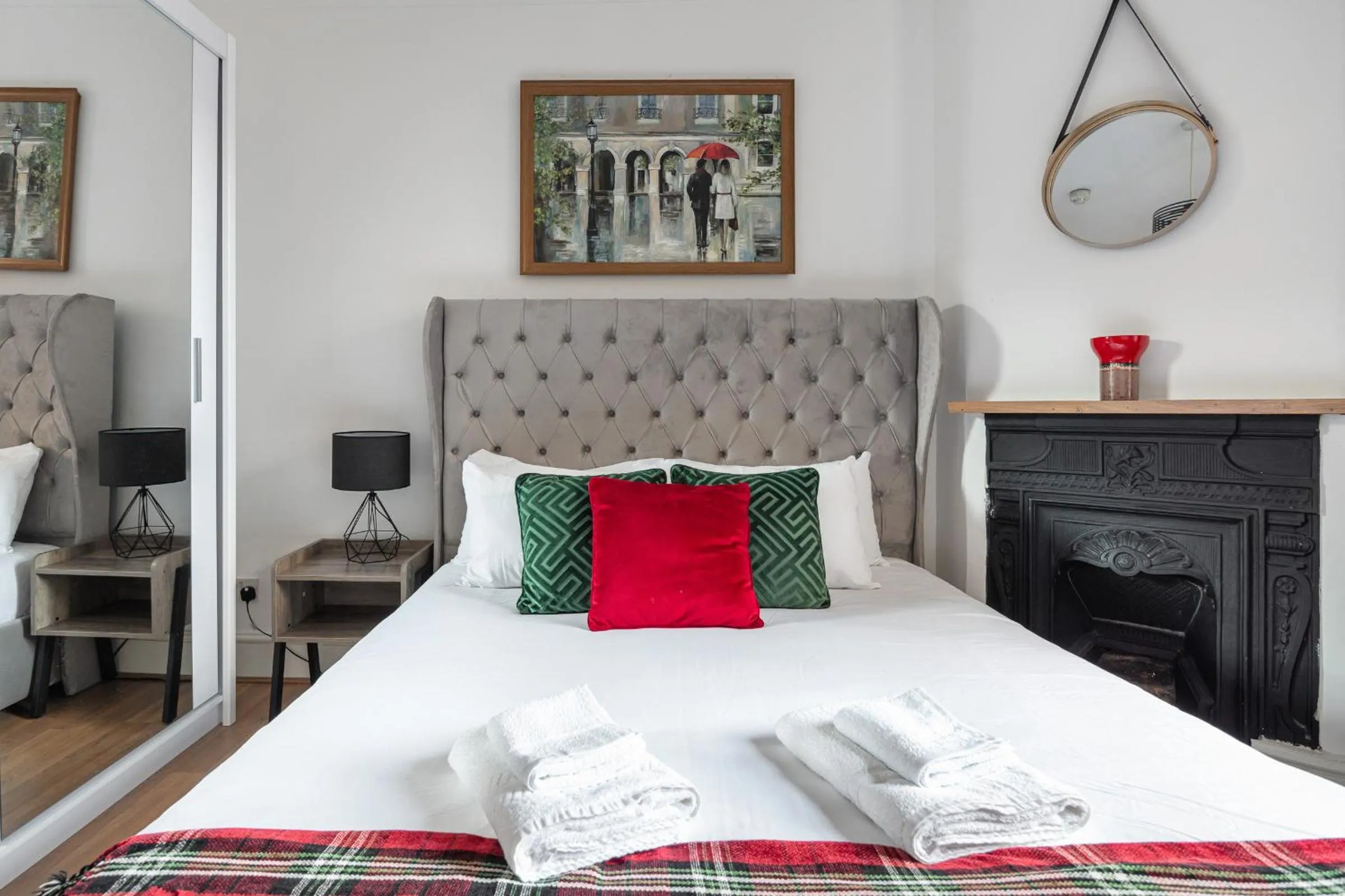 Bed in Gorgeous One Bed AirCon Apt in the Heart of Central London