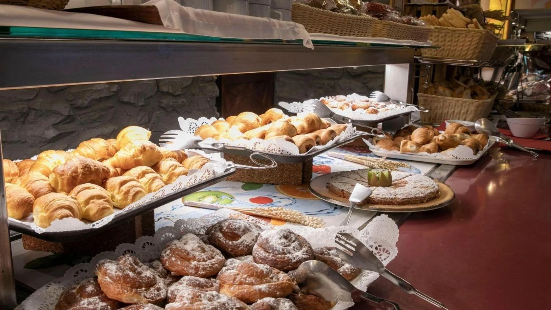 Restaurant/places to eat in Evenia Monte Alba