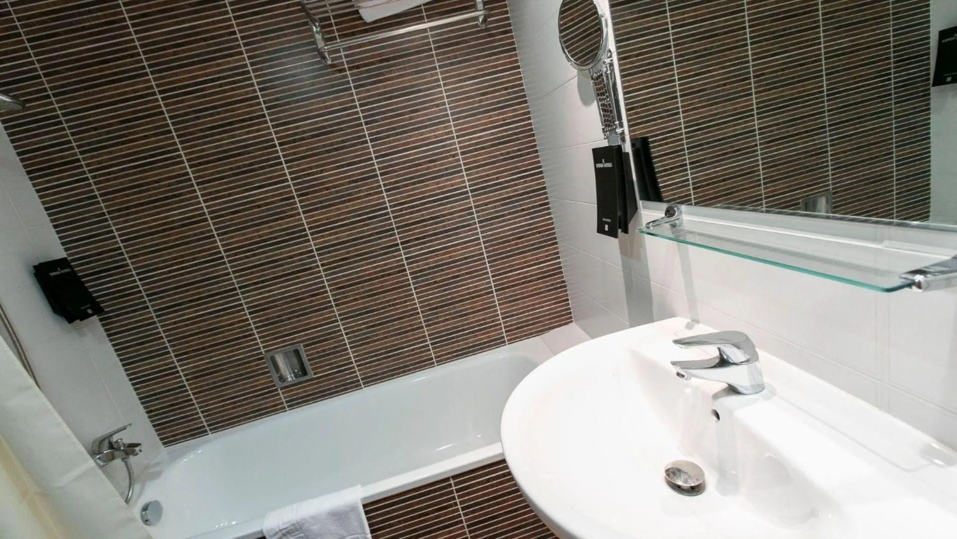 Bathroom in Evenia Monte Alba