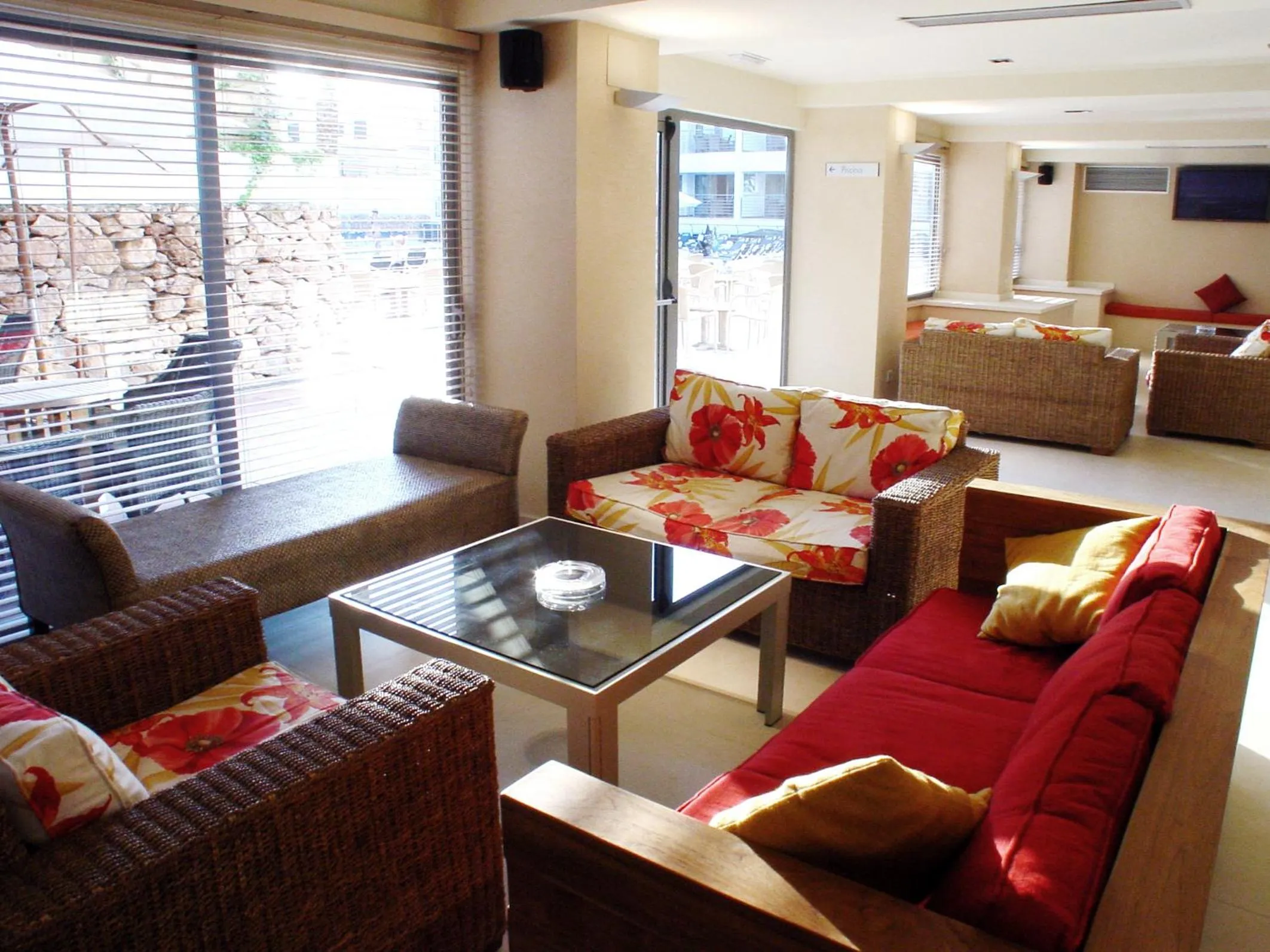 Communal lounge/ TV room in Hotel Alcossebre