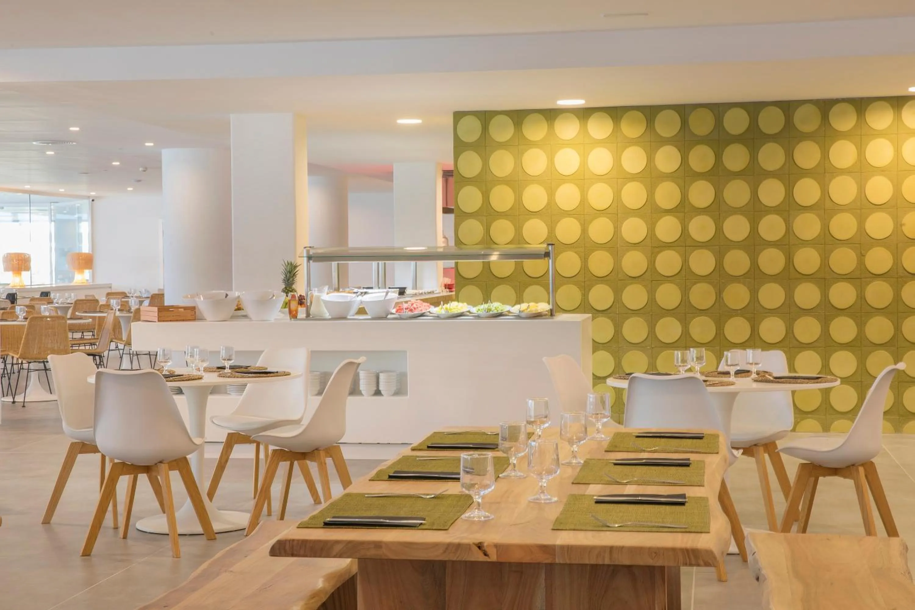 Restaurant/places to eat in HM Martinique