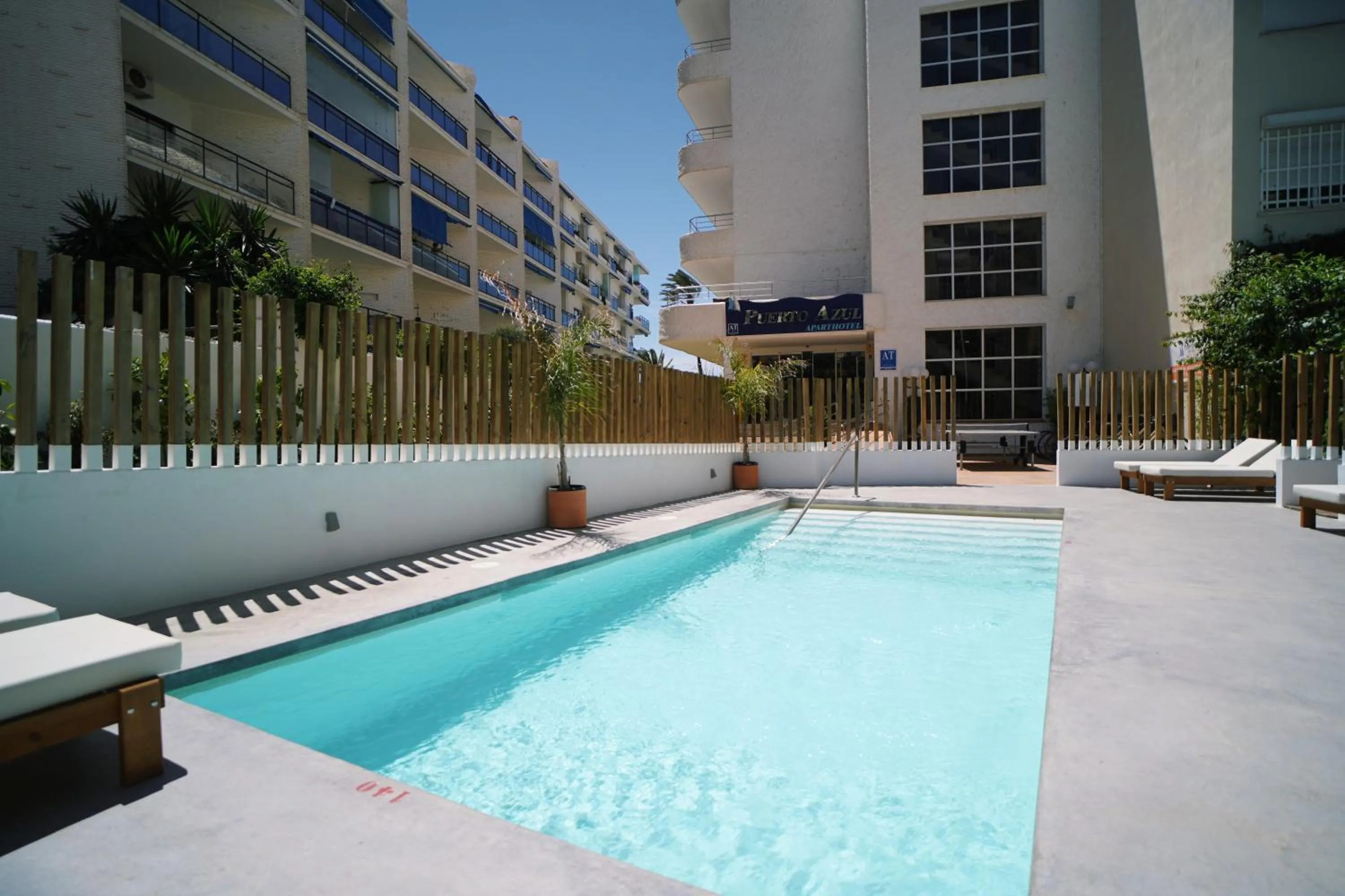 Swimming pool in Puerto Azul Marbella