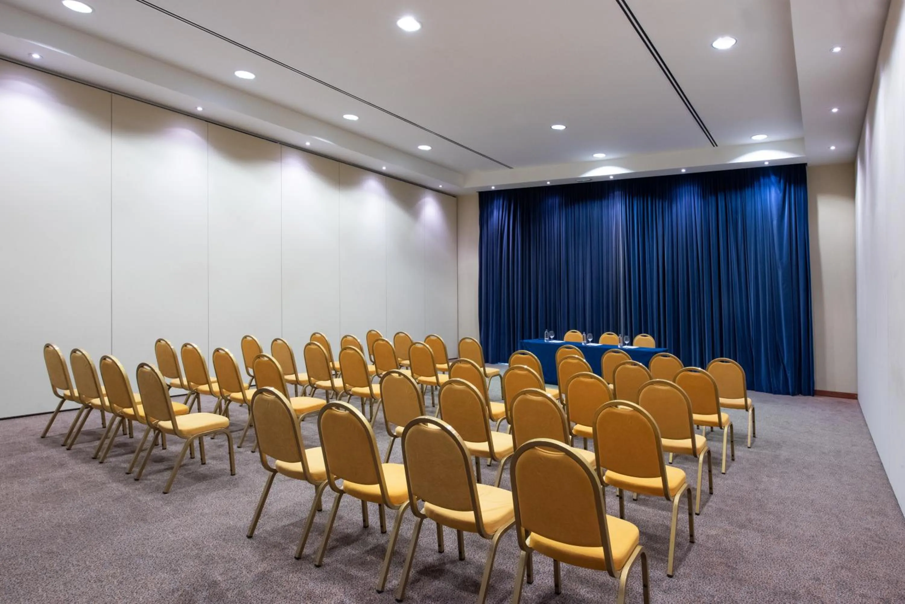 Business facilities in Valentin Sancti Petri