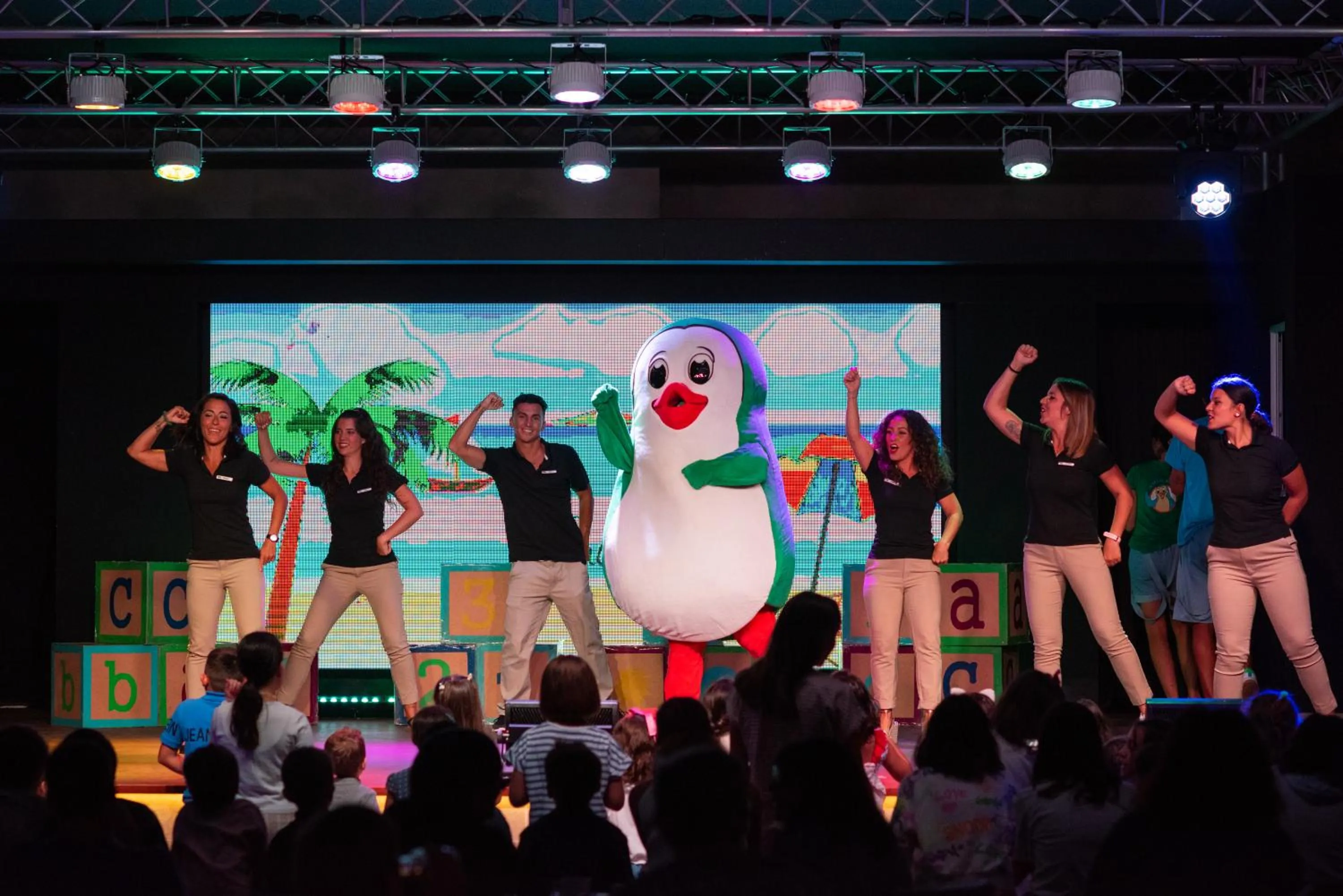 Evening entertainment in Valentin Sancti Petri