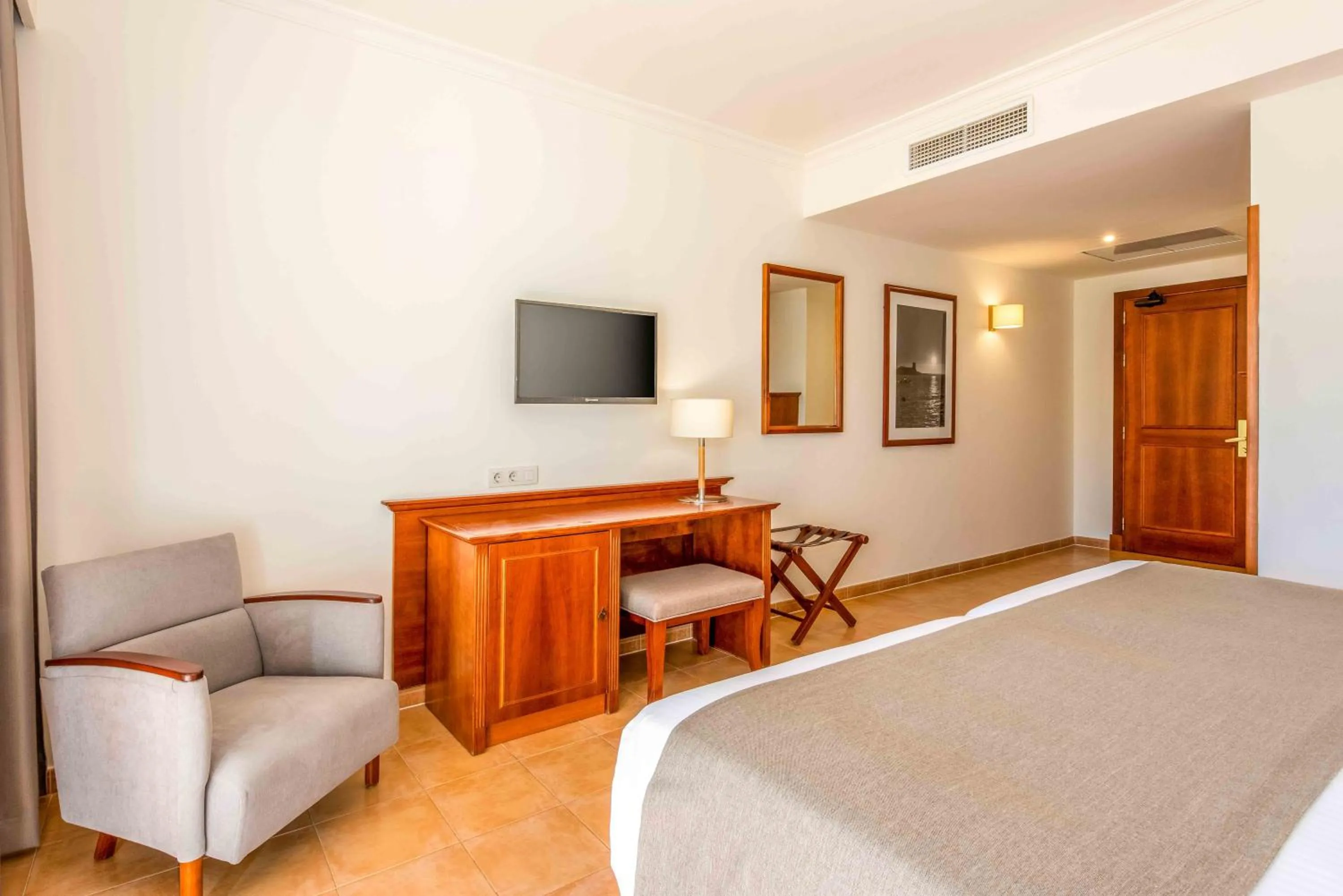 Photo of the whole room, Bed in Valentin Sancti Petri