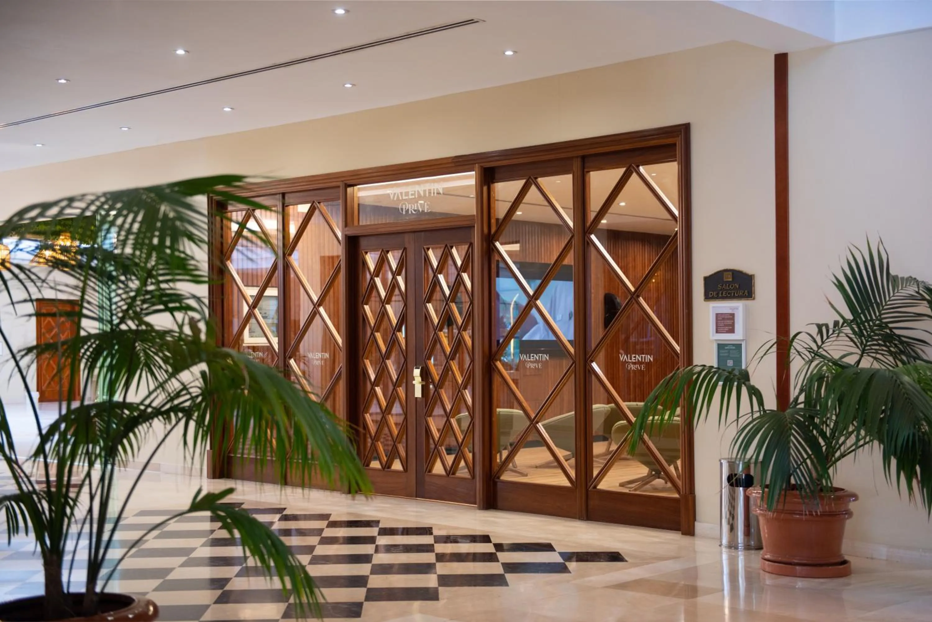 Property building in Valentin Sancti Petri