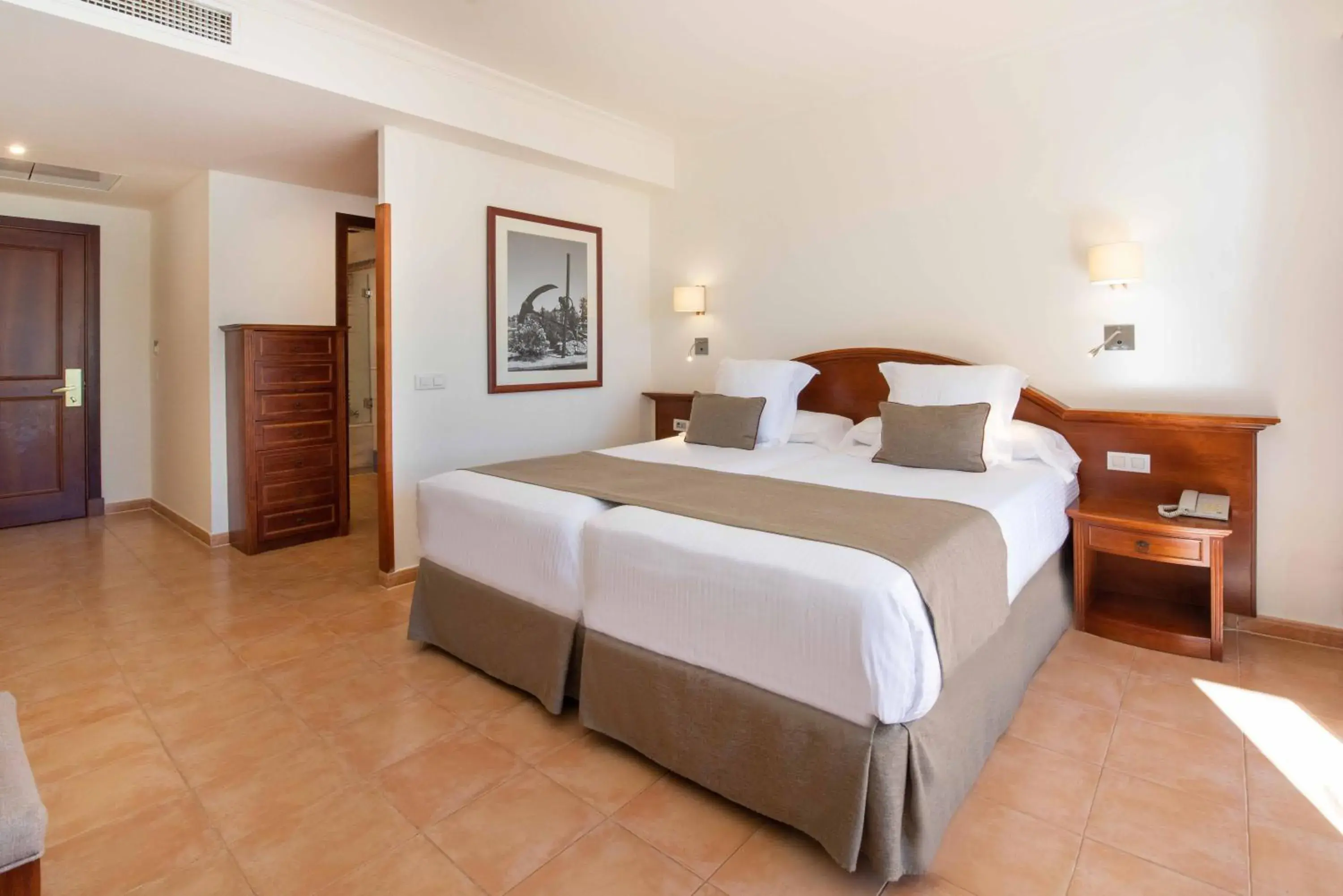 Photo of the whole room, Bed in Valentin Sancti Petri Photo of the whole room, Bed in Valentin Sancti Petri