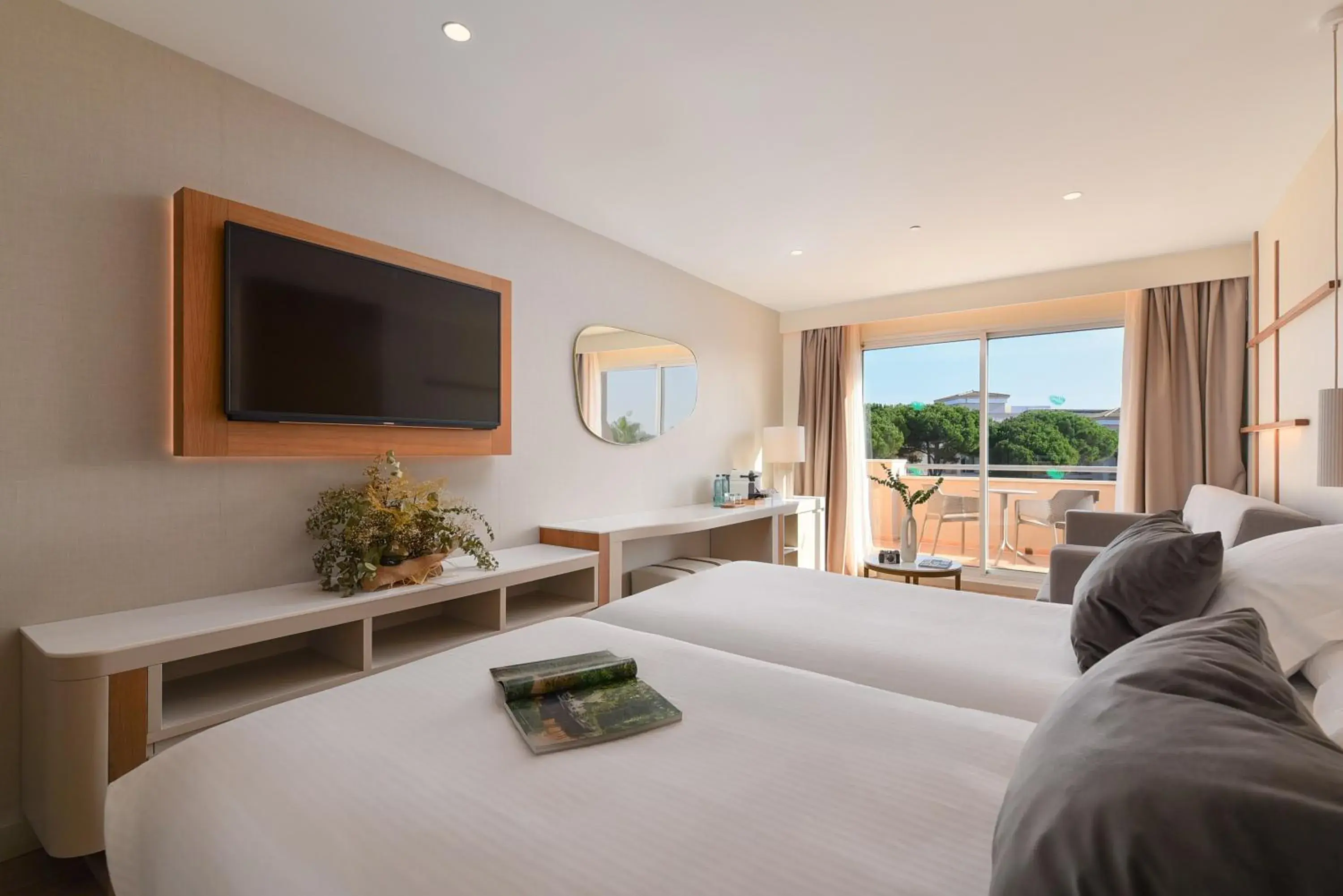 Photo of the whole room, Bed in Valentin Sancti Petri Photo of the whole room, Bed in Valentin Sancti Petri