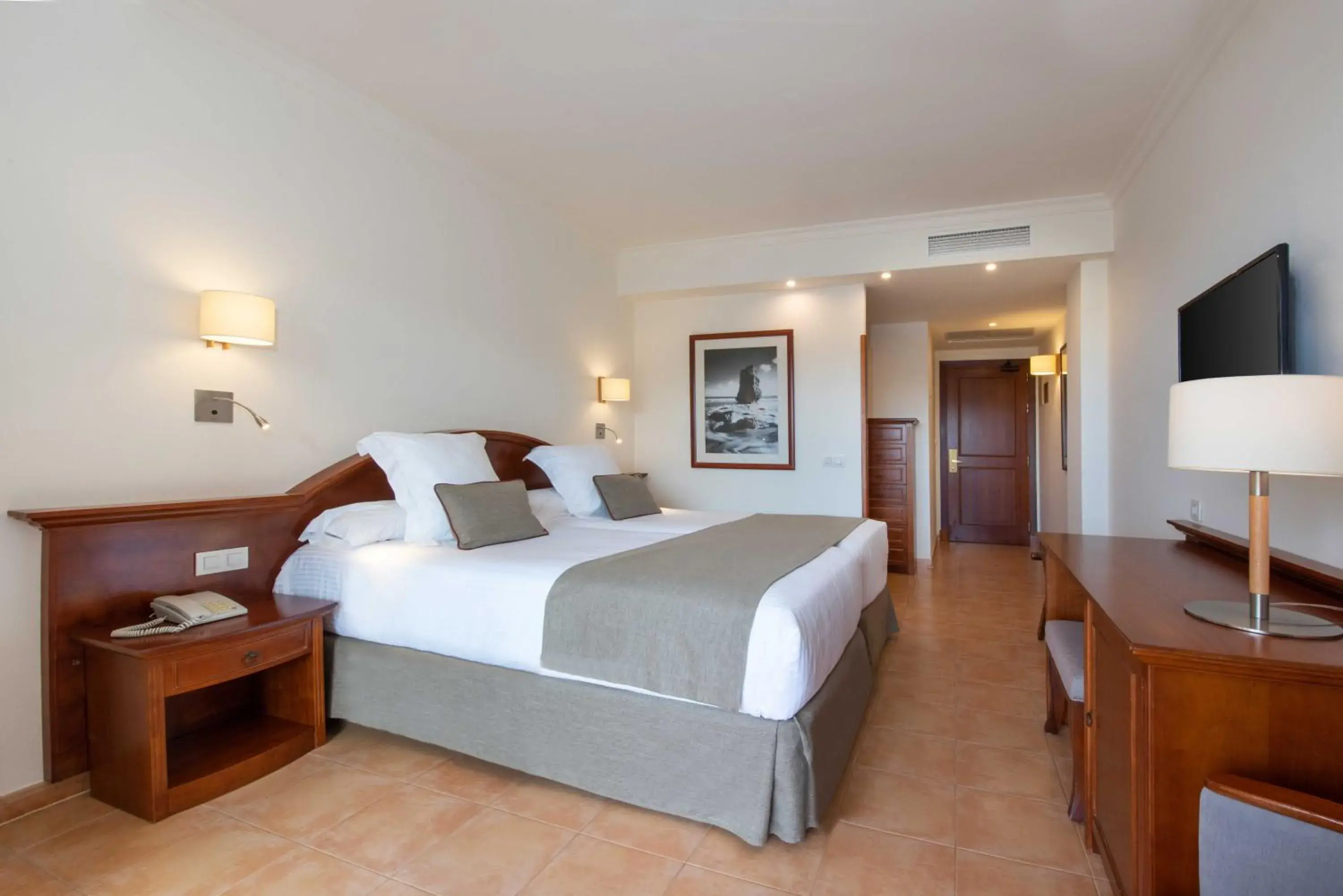 Photo of the whole room, Bed in Valentin Sancti Petri Photo of the whole room, Bed in Valentin Sancti Petri