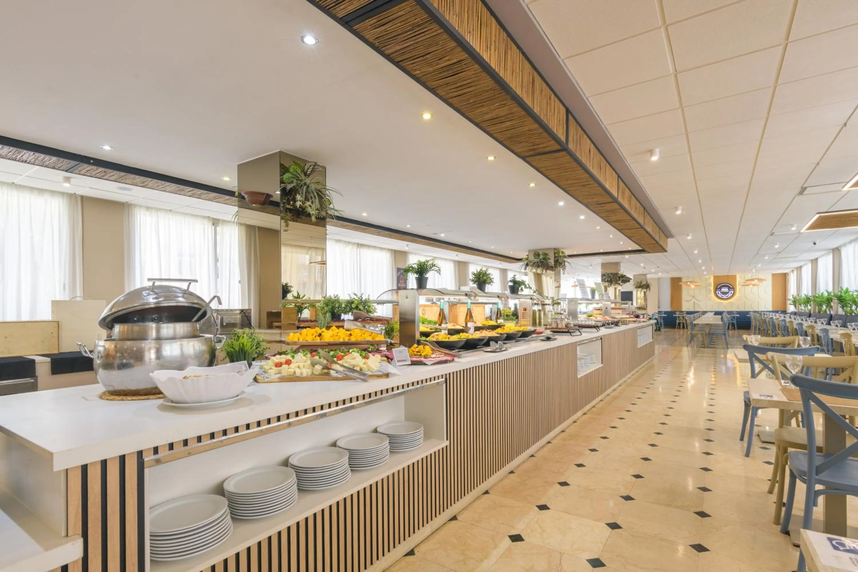 Restaurant/places to eat in Hotel Parasol by Dorobe