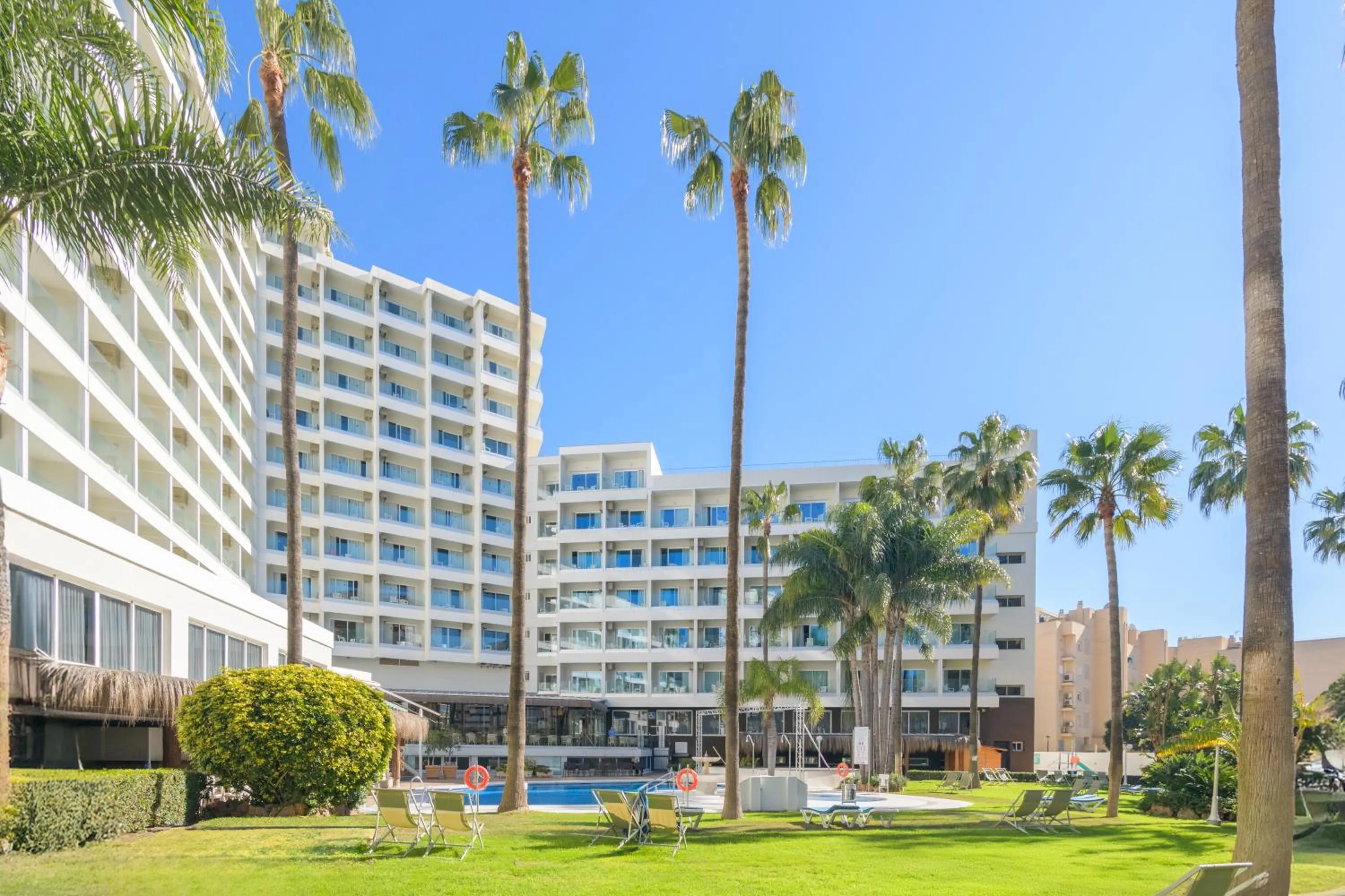 Property building in Hotel Parasol by Dorobe