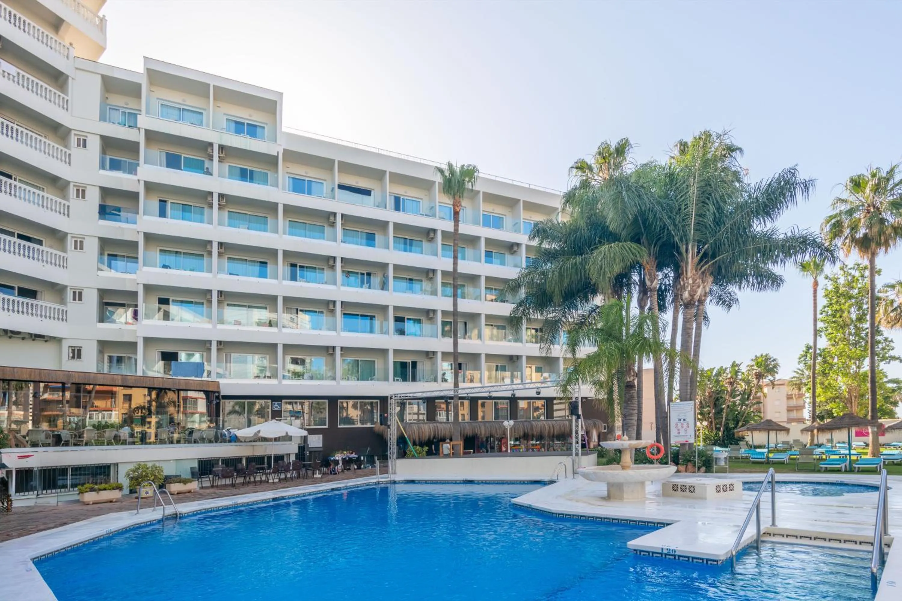 Property building in Hotel Parasol by Dorobe