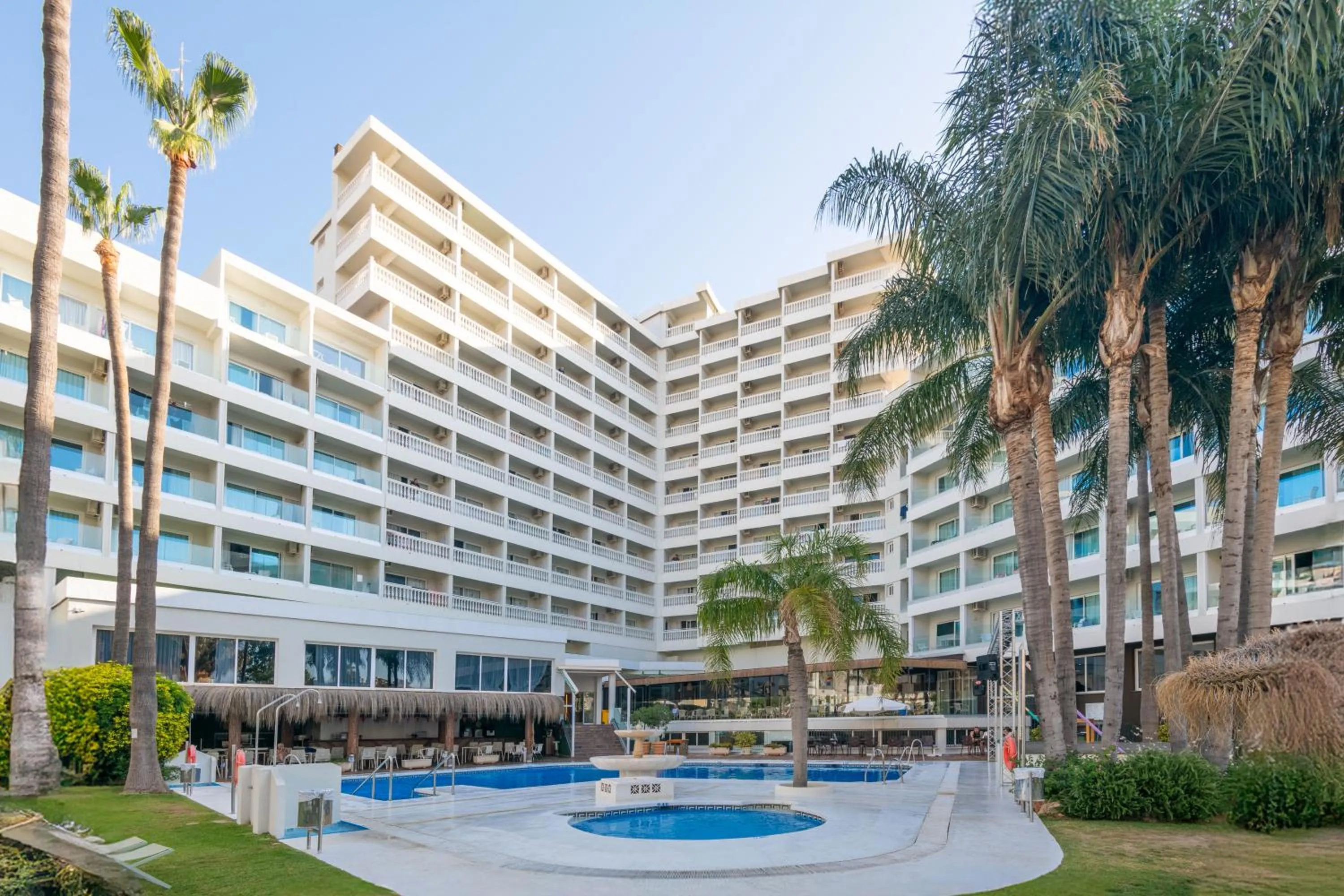 Property building in Hotel Parasol by Dorobe