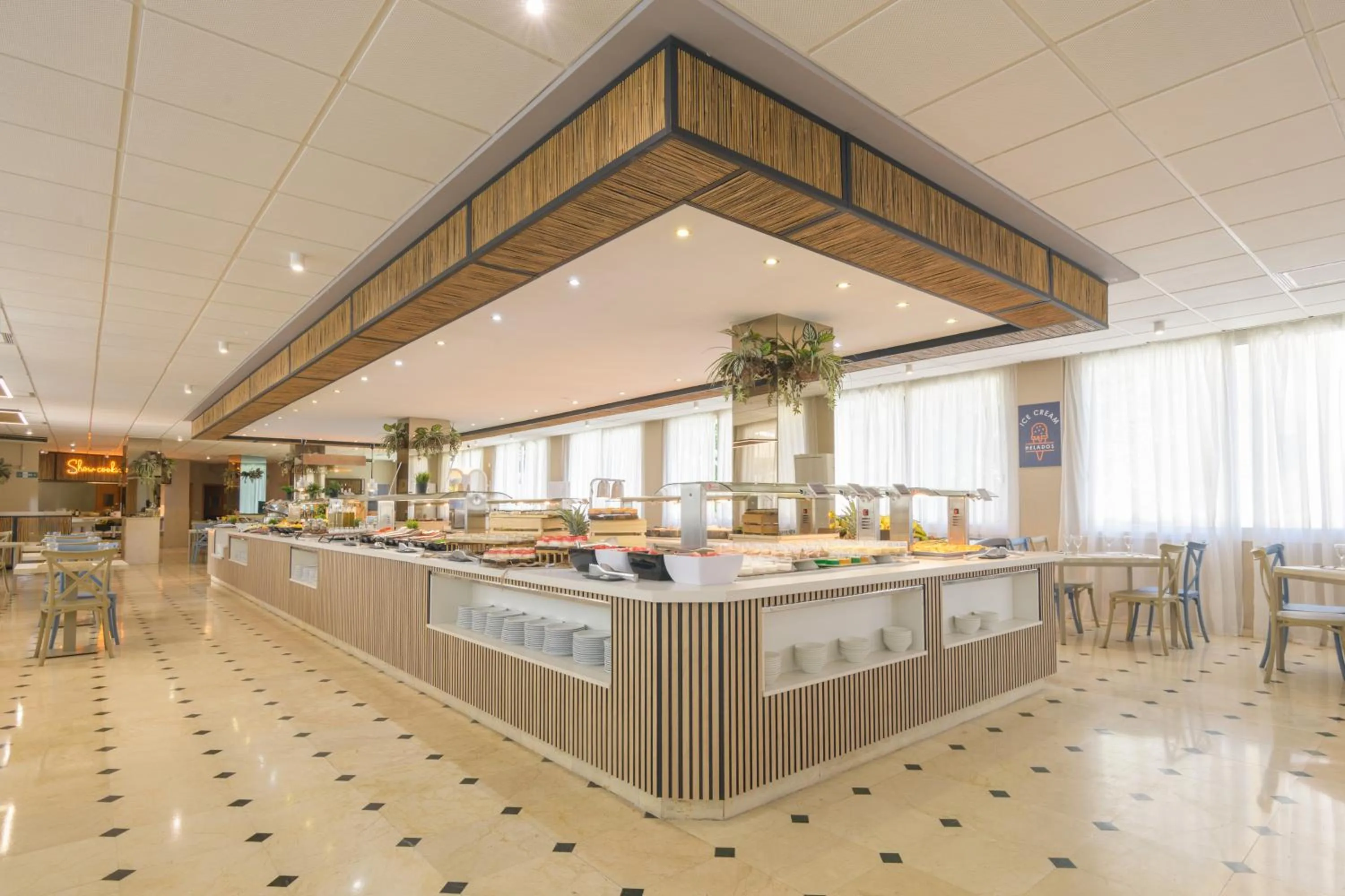 Restaurant/places to eat in Hotel Parasol by Dorobe