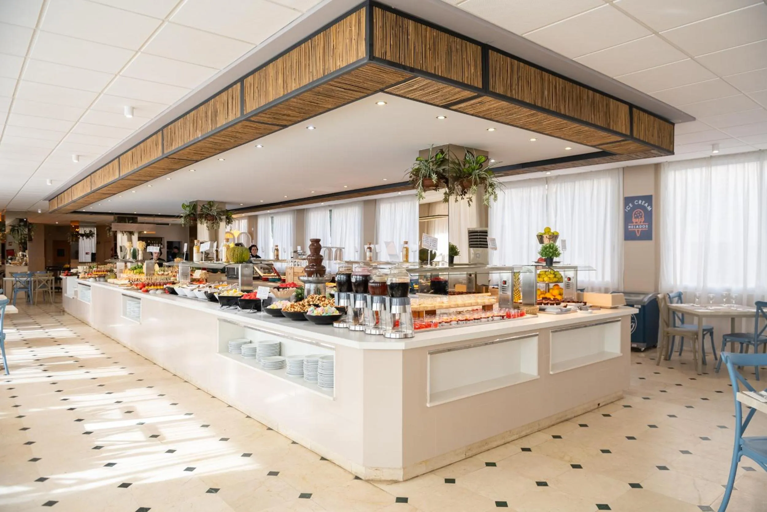 Restaurant/places to eat in Hotel Parasol by Dorobe