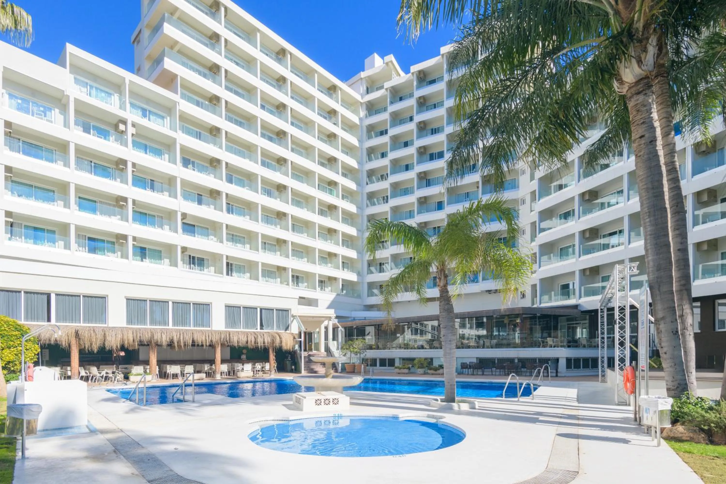 Property building in Hotel Parasol by Dorobe