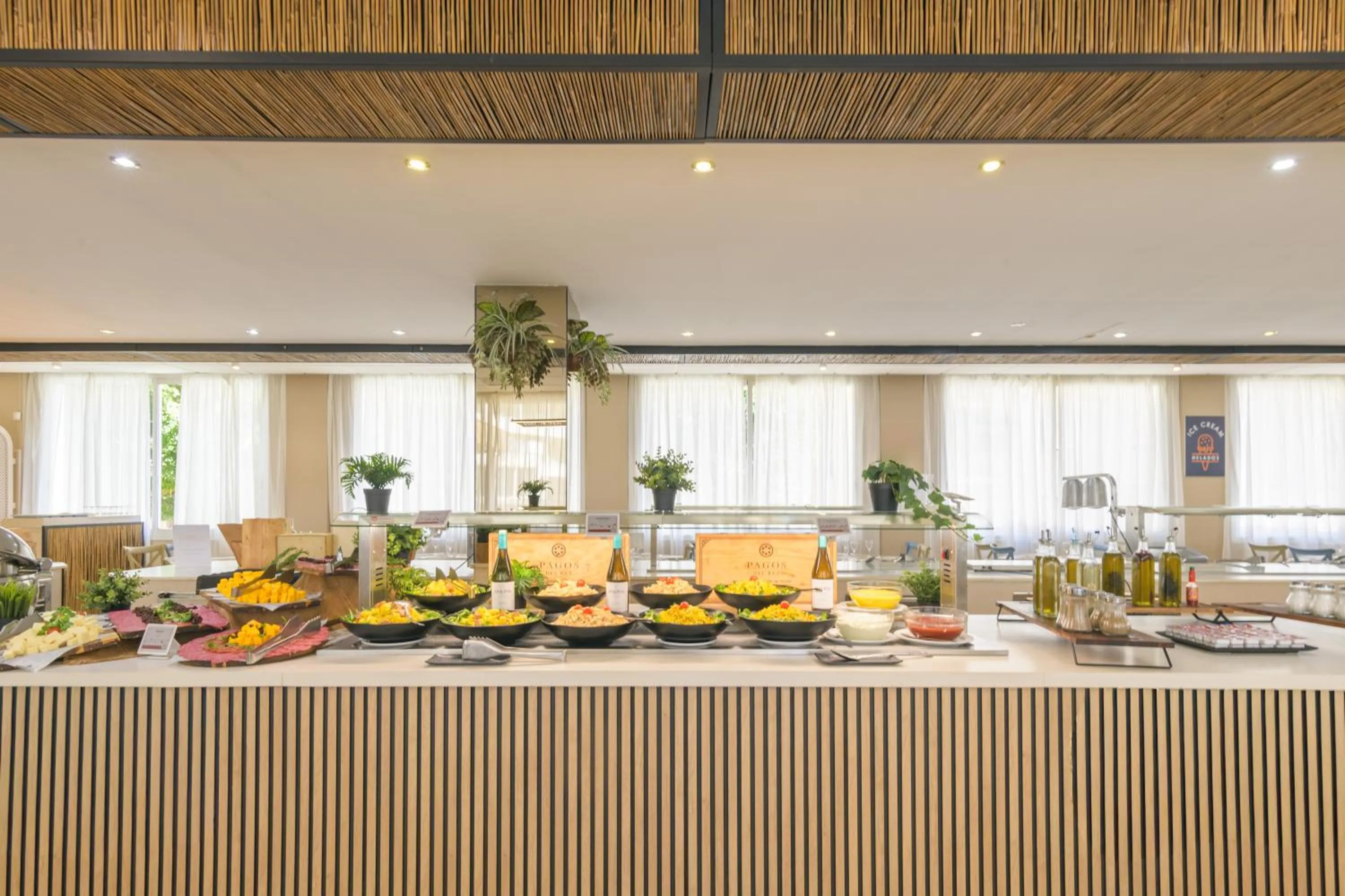 Restaurant/places to eat in Hotel Parasol by Dorobe