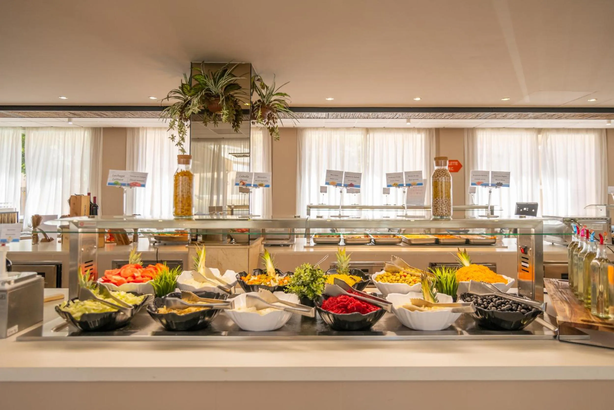 Restaurant/places to eat in Hotel Parasol by Dorobe