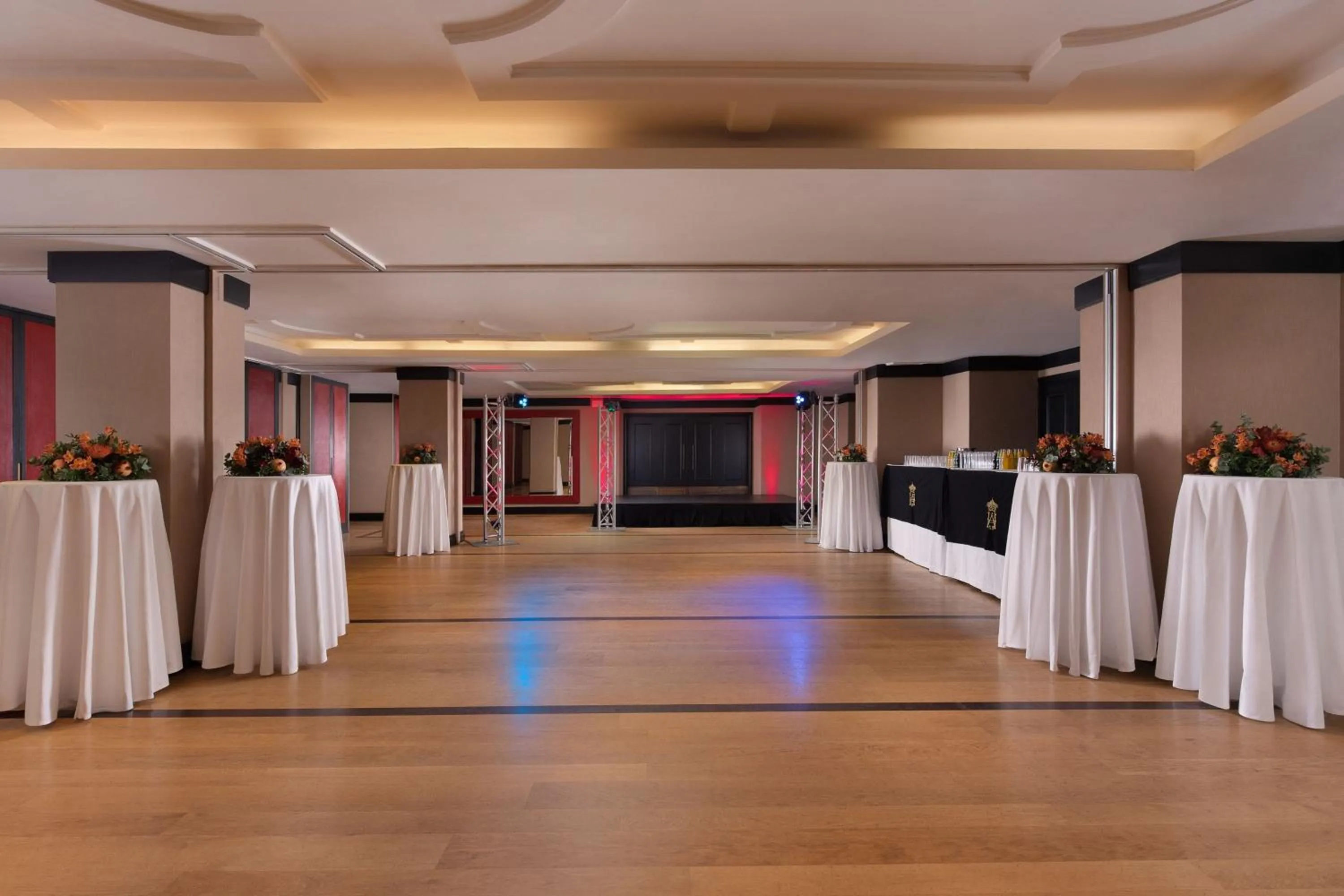 Lounge or bar in Hotel Alfonso XIII, a Luxury Collection Hotel, Seville