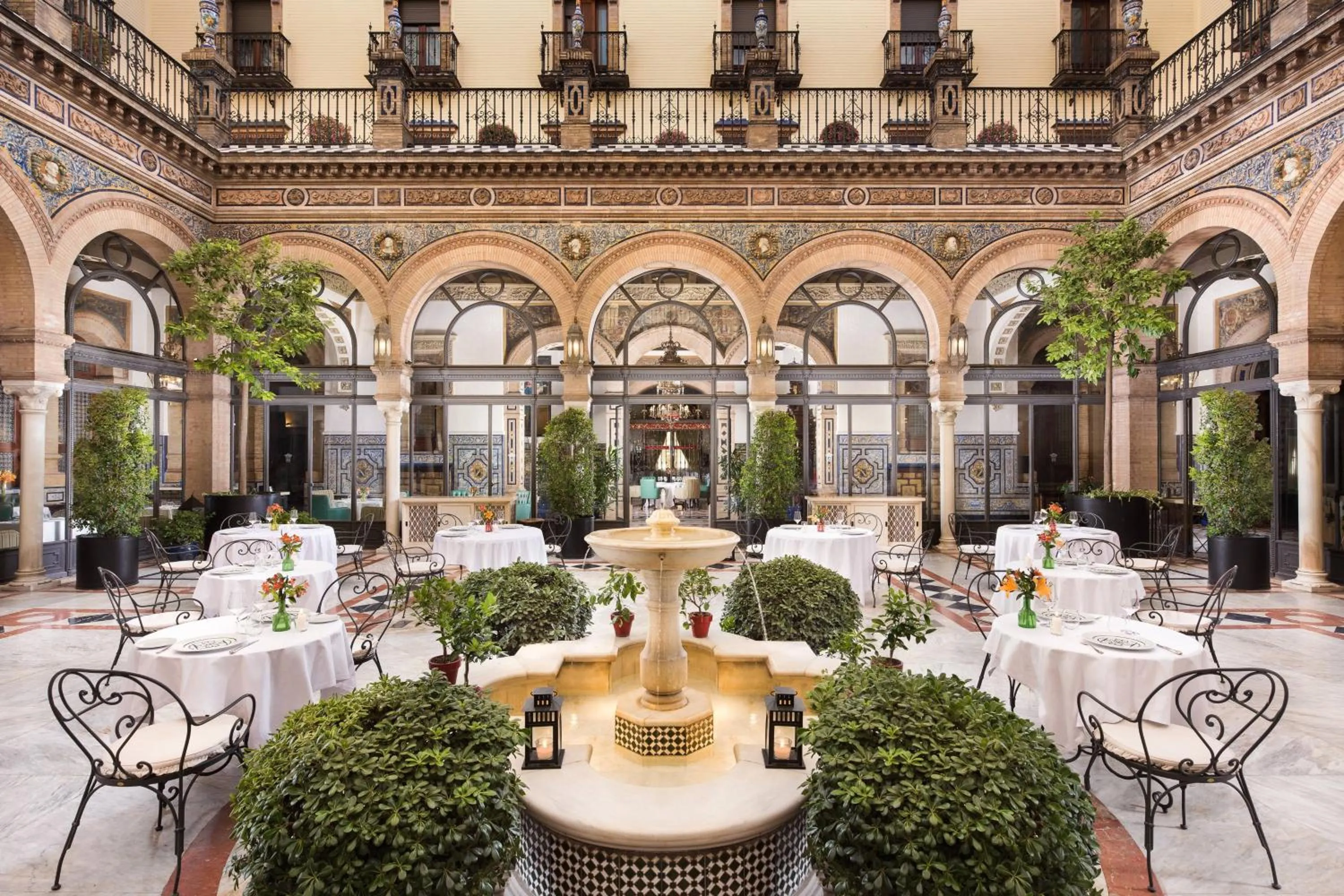 Restaurant/places to eat in Hotel Alfonso XIII, a Luxury Collection Hotel, Seville
