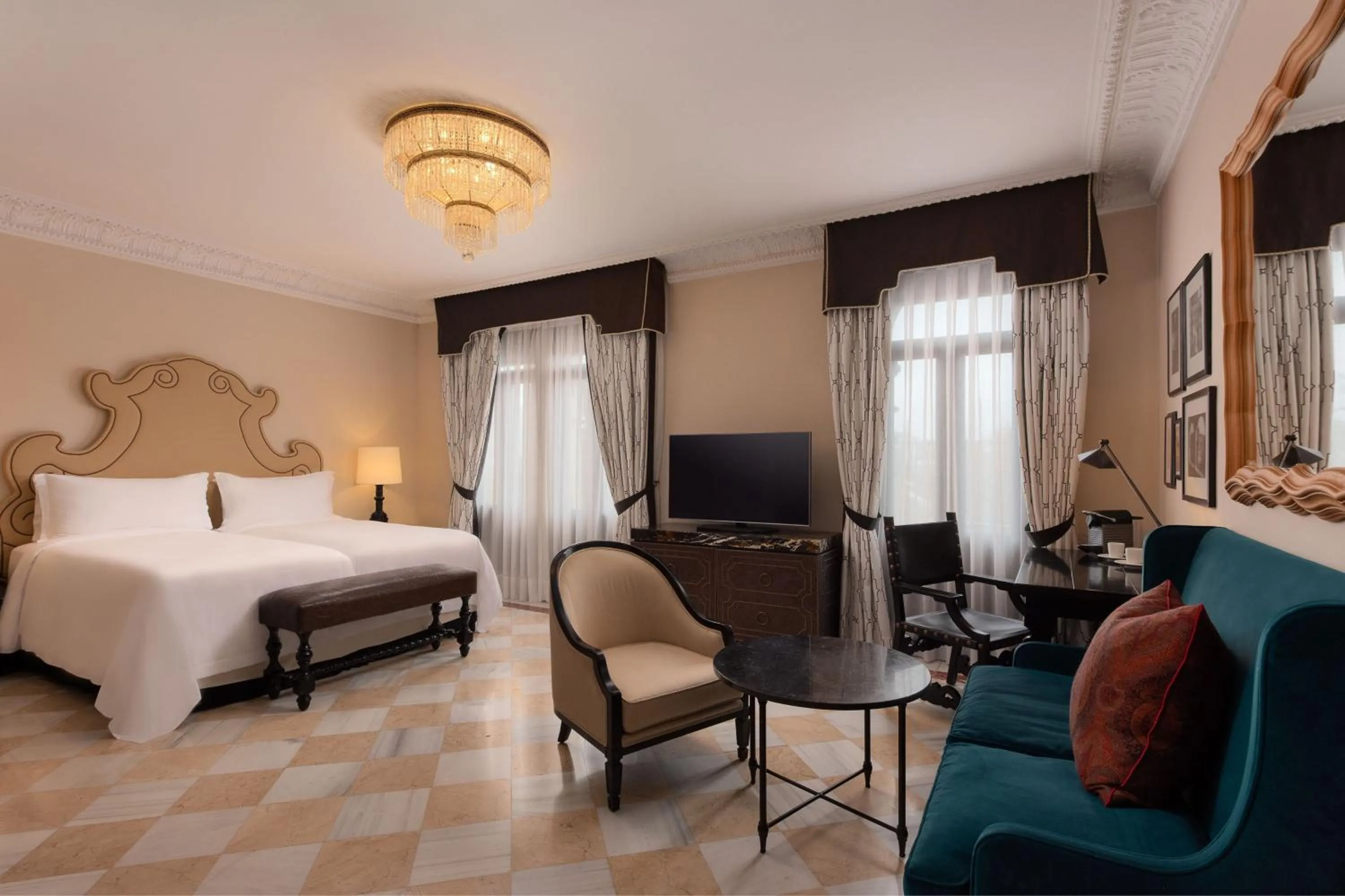 Photo of the whole room, Bed in Hotel Alfonso XIII, a Luxury Collection Hotel, Seville