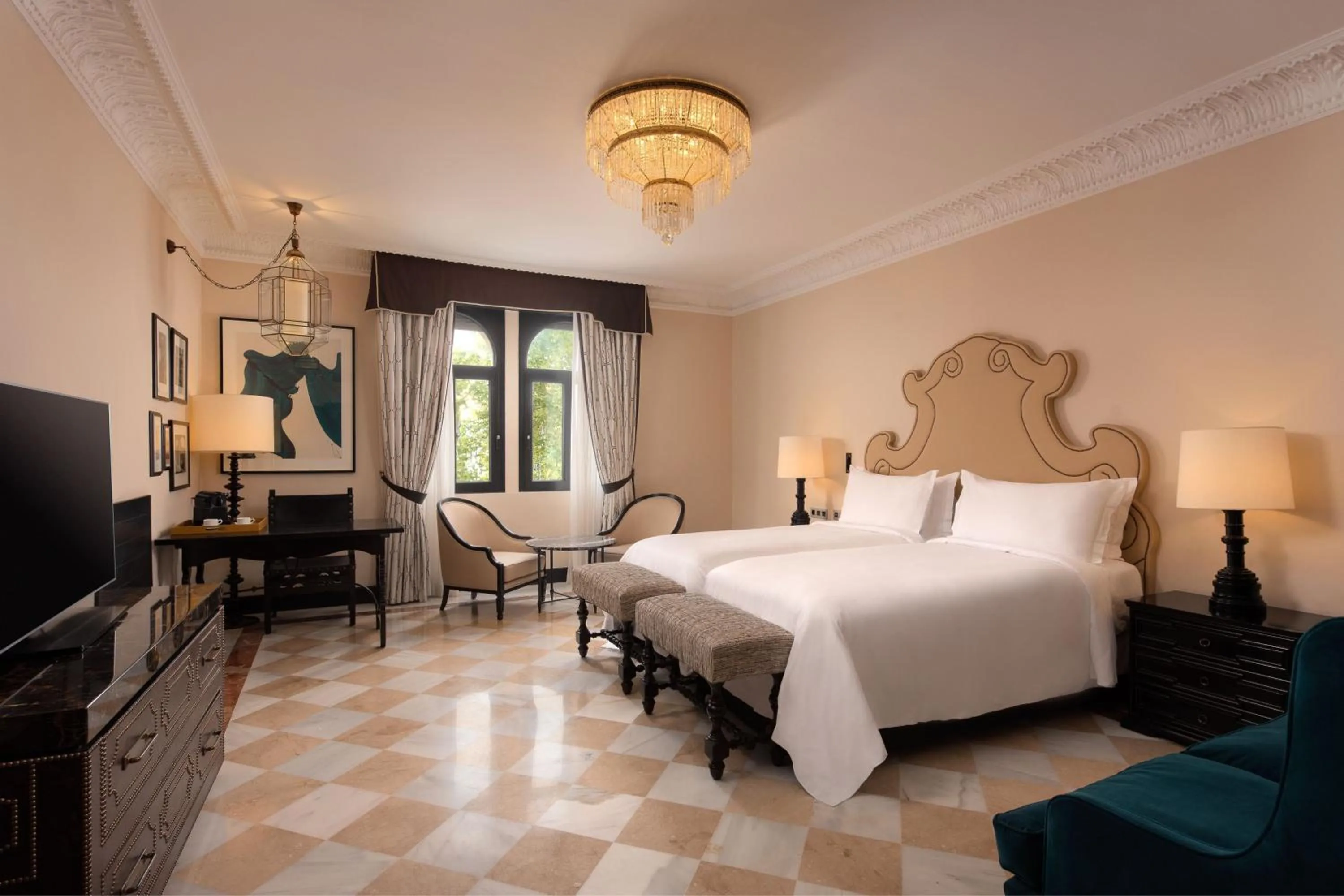 Photo of the whole room, Bed in Hotel Alfonso XIII, a Luxury Collection Hotel, Seville