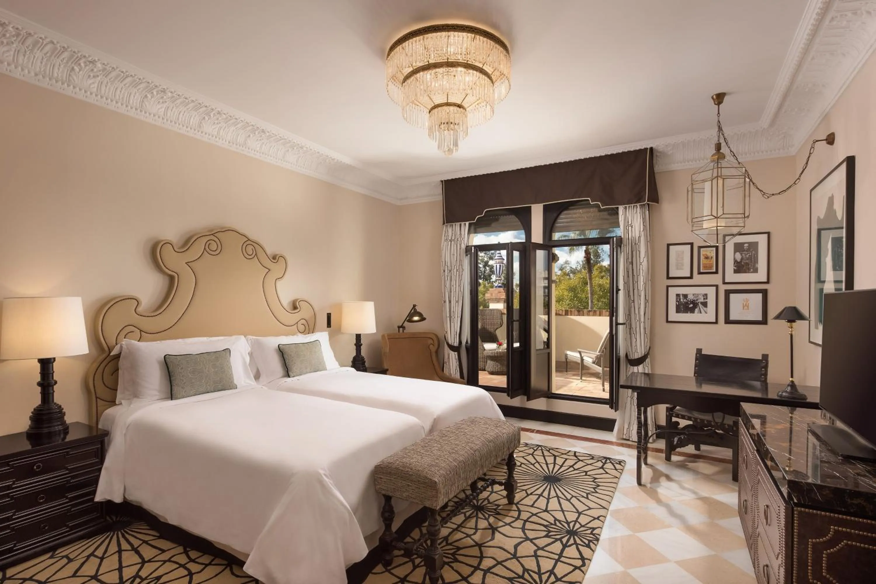 Photo of the whole room, Bed in Hotel Alfonso XIII, a Luxury Collection Hotel, Seville