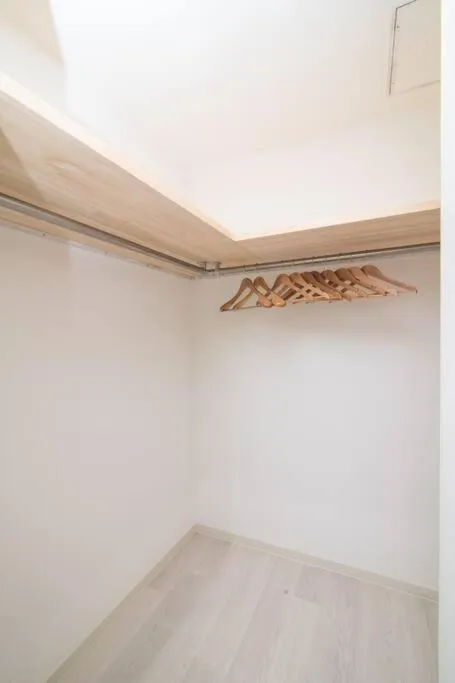 wardrobe in HIRO BUILDING Apartment Stay