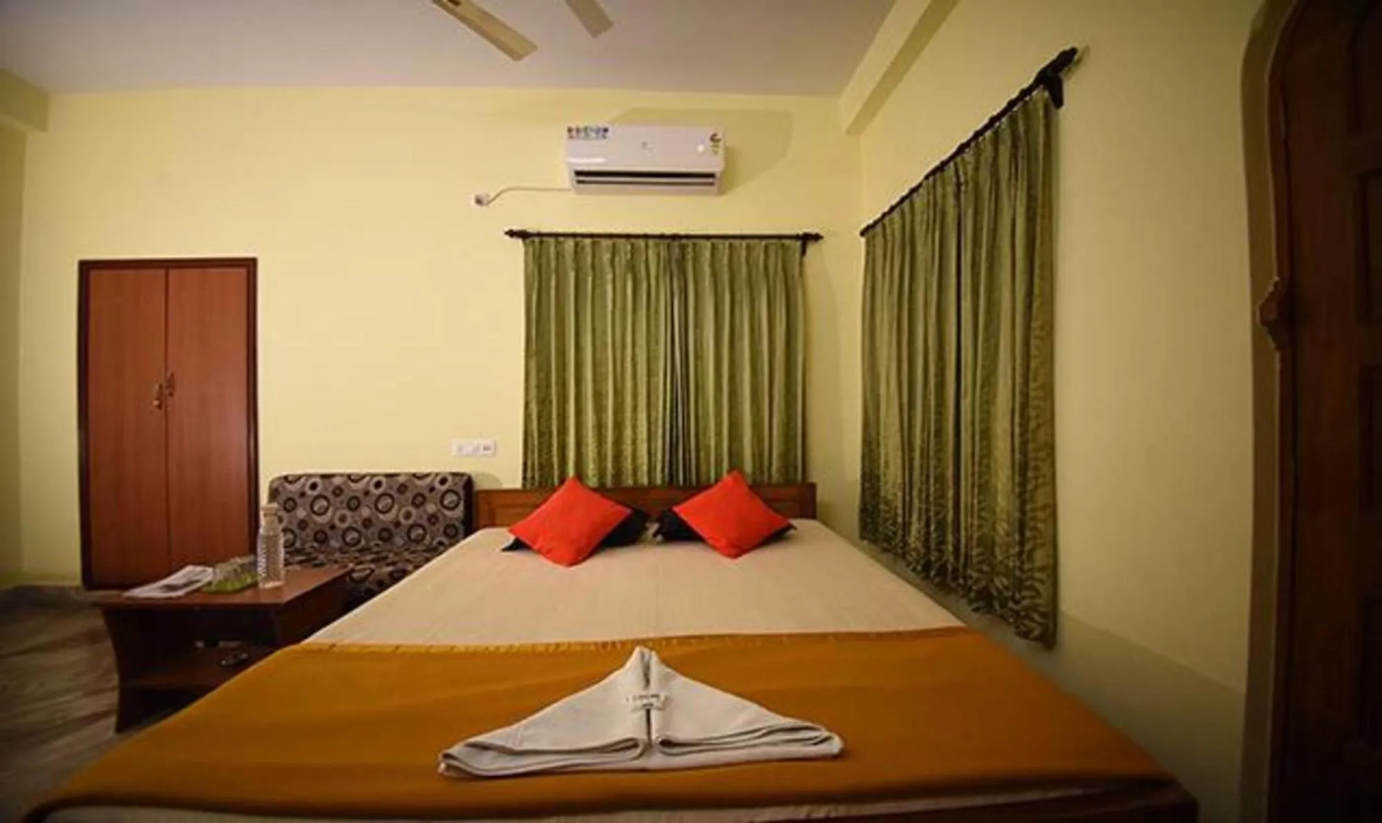 Bed in FabHotel Sonar Bangla