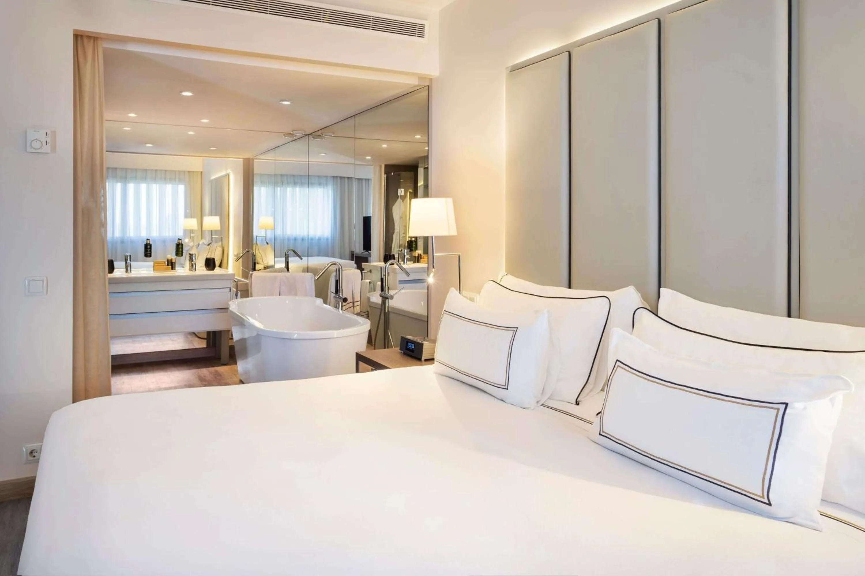 Bedroom, Bed in Melia Lebreros