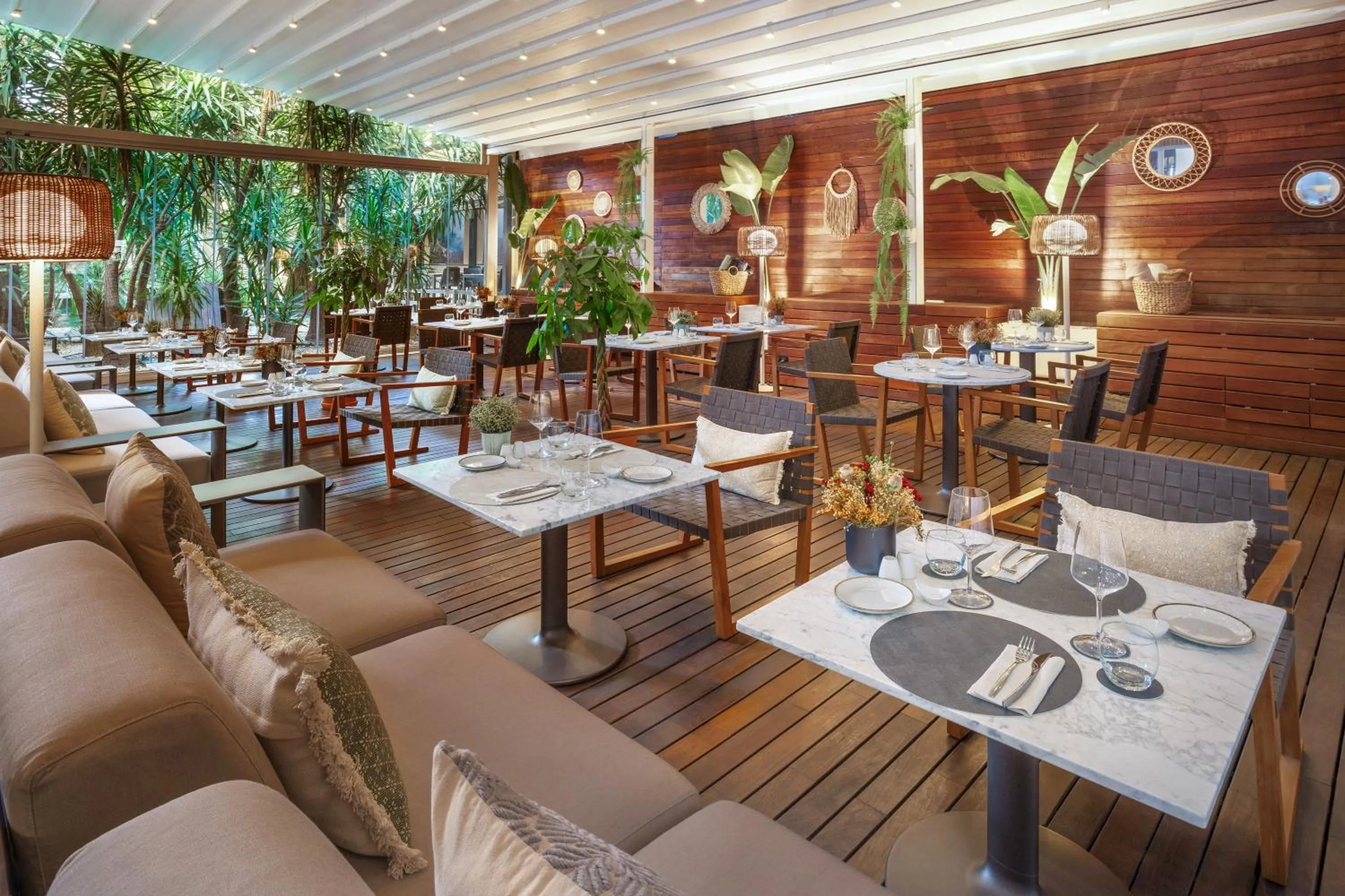 Restaurant/places to eat in Melia Lebreros