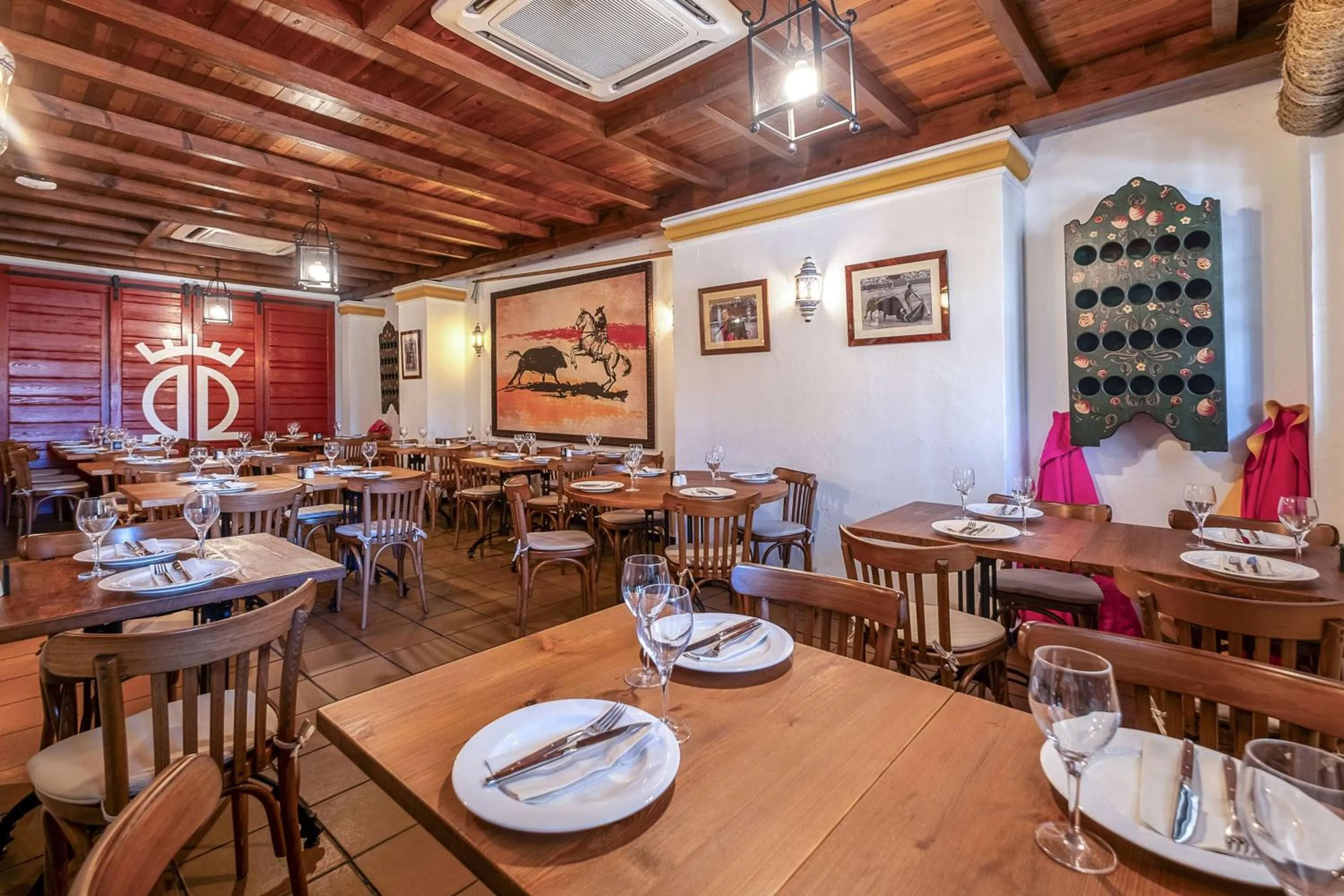 Restaurant/places to eat in Melia Lebreros