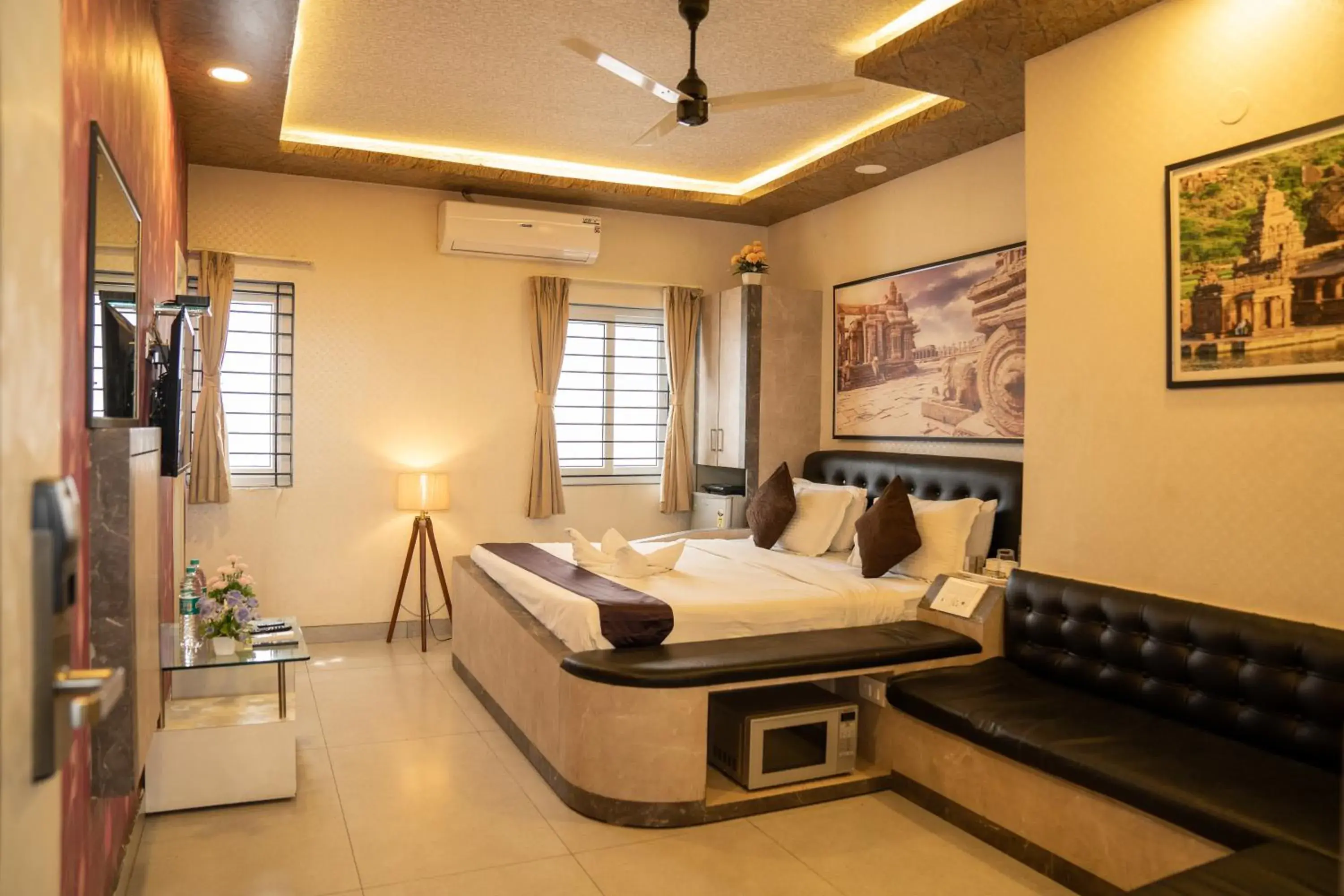 TV and multimedia, Bed in Seasons Suites - JP Nagar TV and multimedia, Bed in Seasons Suites - JP Nagar