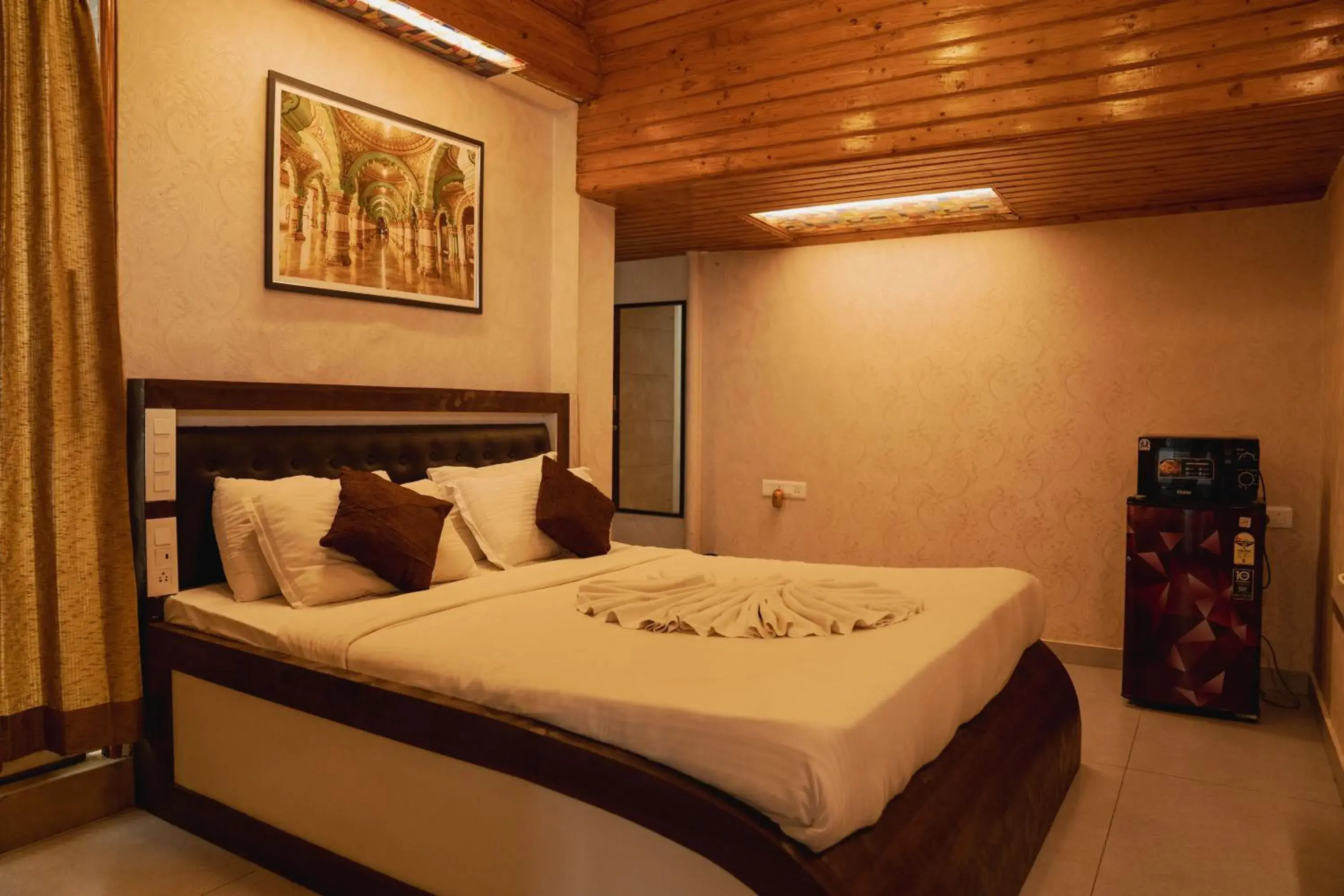 Bedroom, Bed in Seasons Suites - JP Nagar Bedroom, Bed in Seasons Suites - JP Nagar