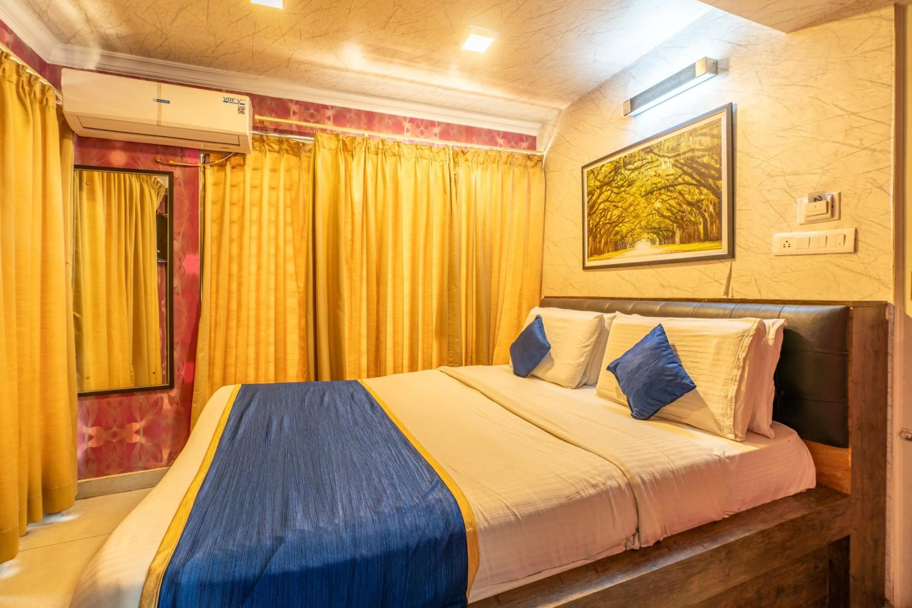 Bedroom, Bed in Seasons Suites - JP Nagar