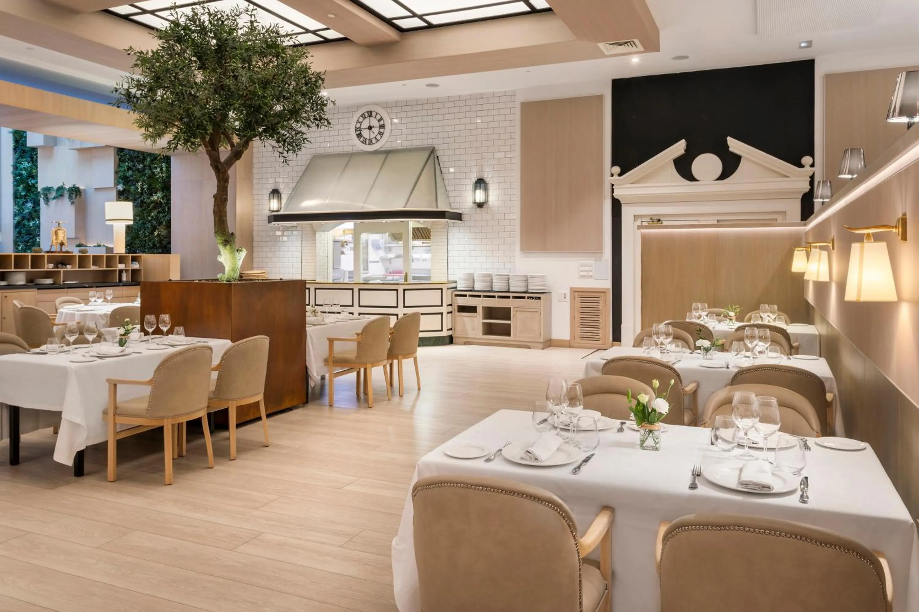 Restaurant/places to eat in Melia Castilla