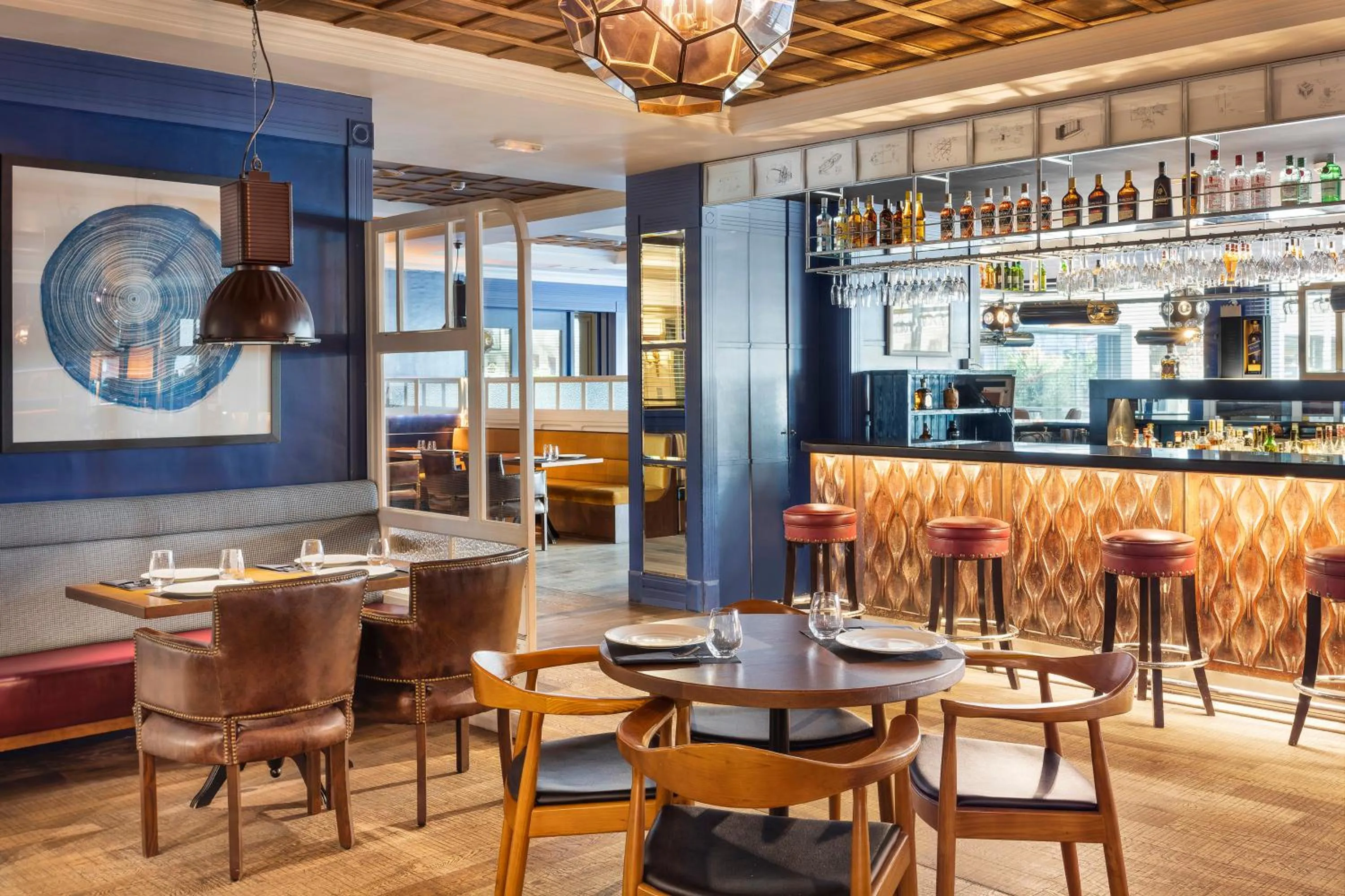 Restaurant/places to eat in Melia Castilla