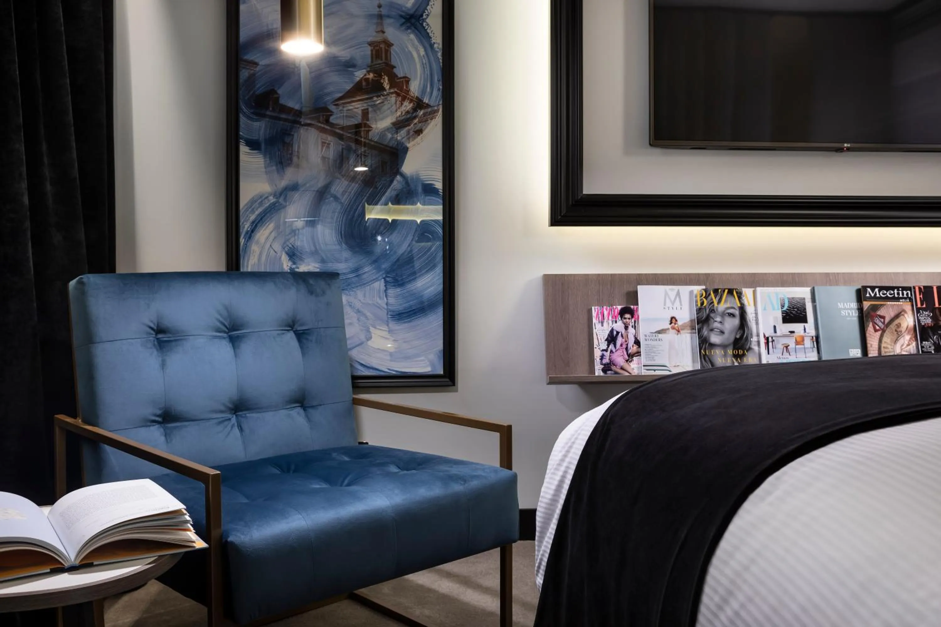 Seating area, Bed in Melia Castilla