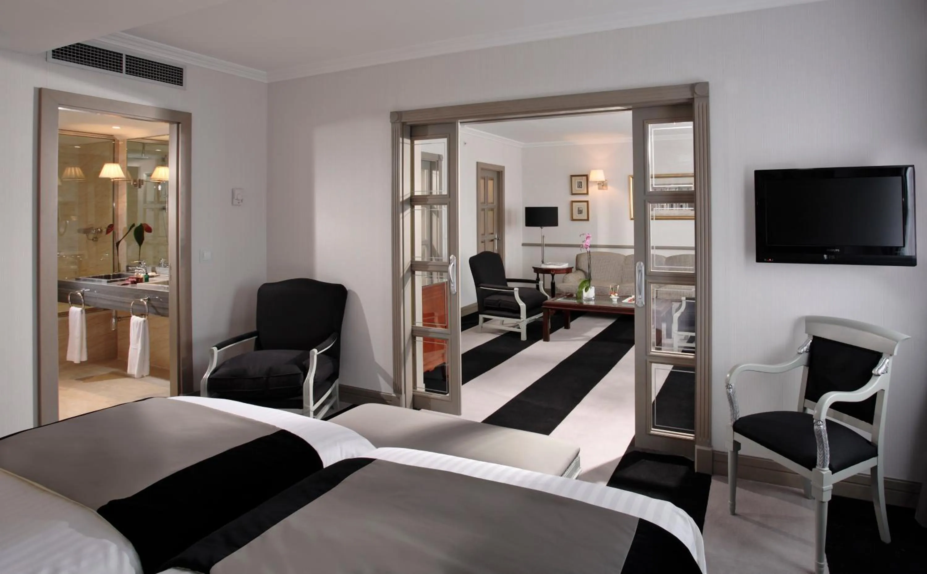 Bathroom, Bed in Melia Castilla