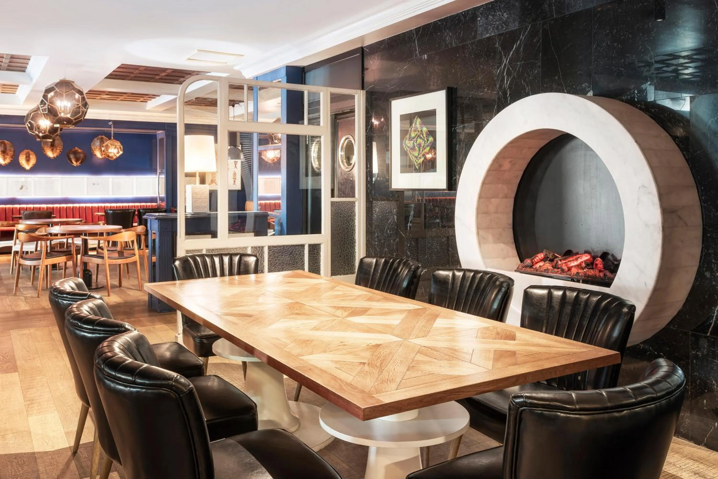 Restaurant/places to eat in Melia Castilla