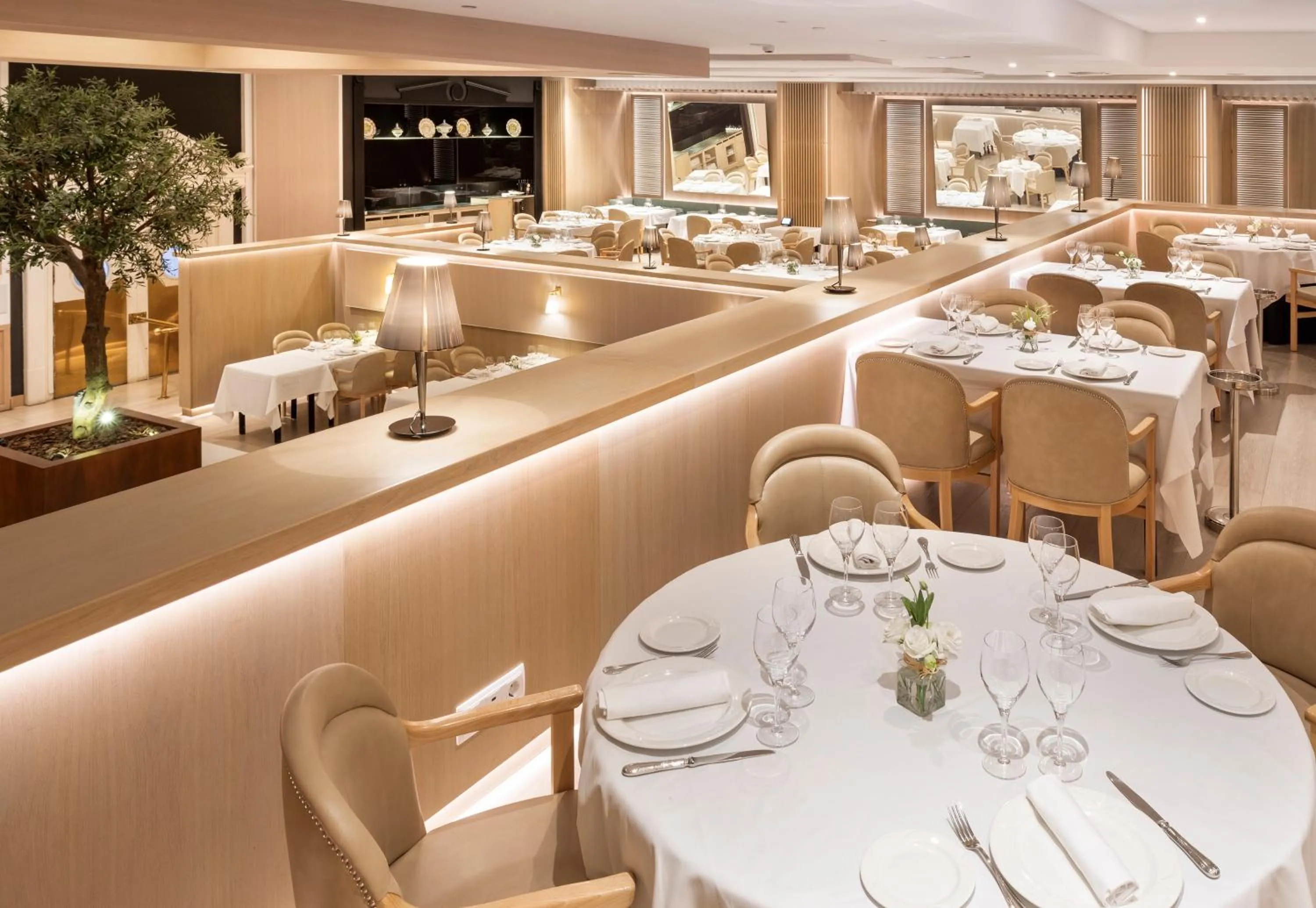 Restaurant/places to eat in Melia Castilla