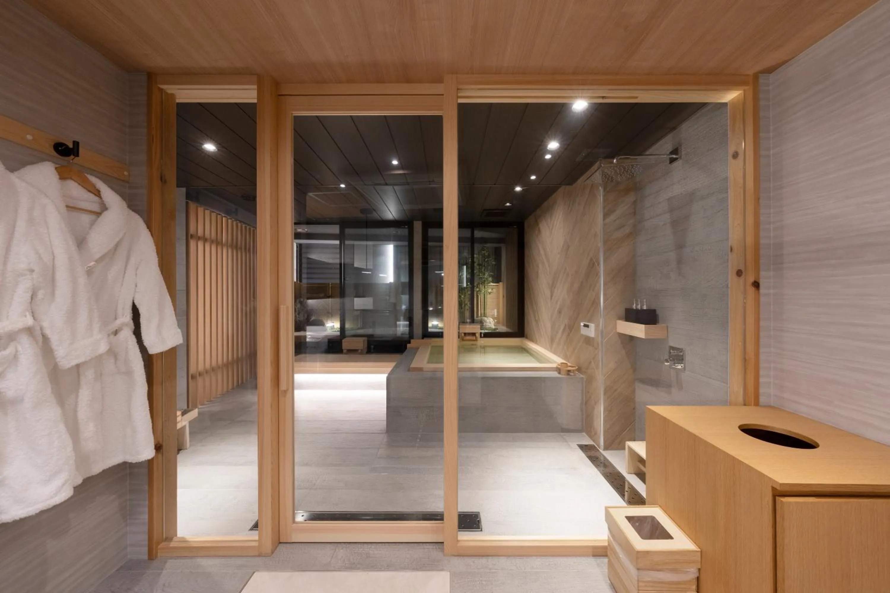 Shower in 夢住凛ーMu Ju Rinー