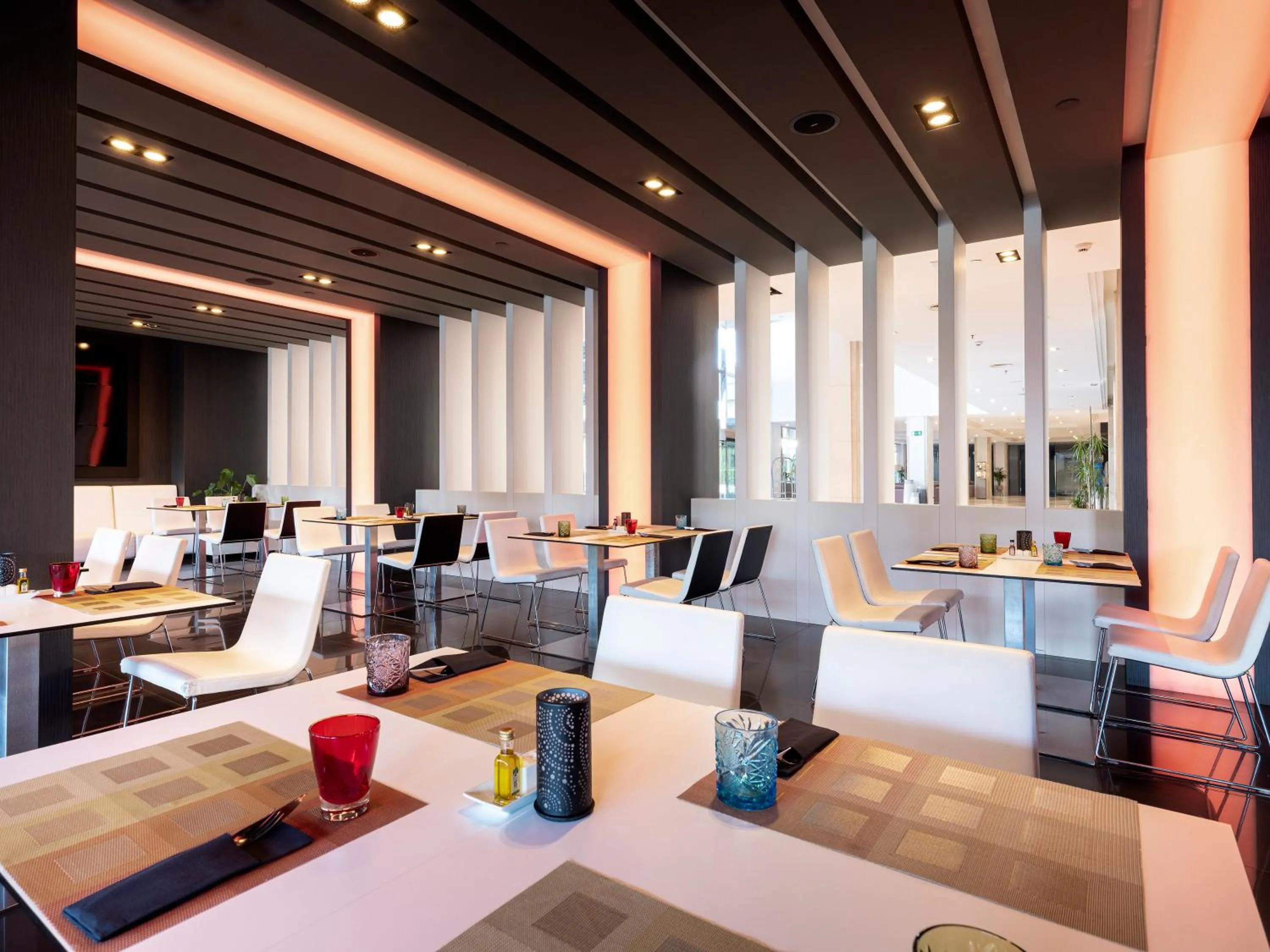 Restaurant/places to eat in Melia Sitges