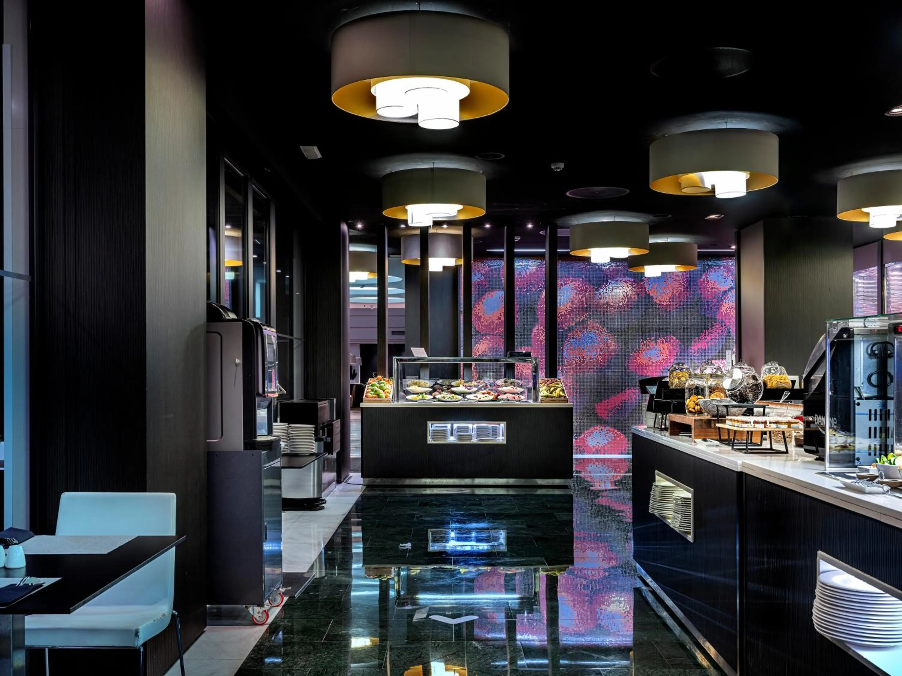 Restaurant/places to eat in Melia Sitges