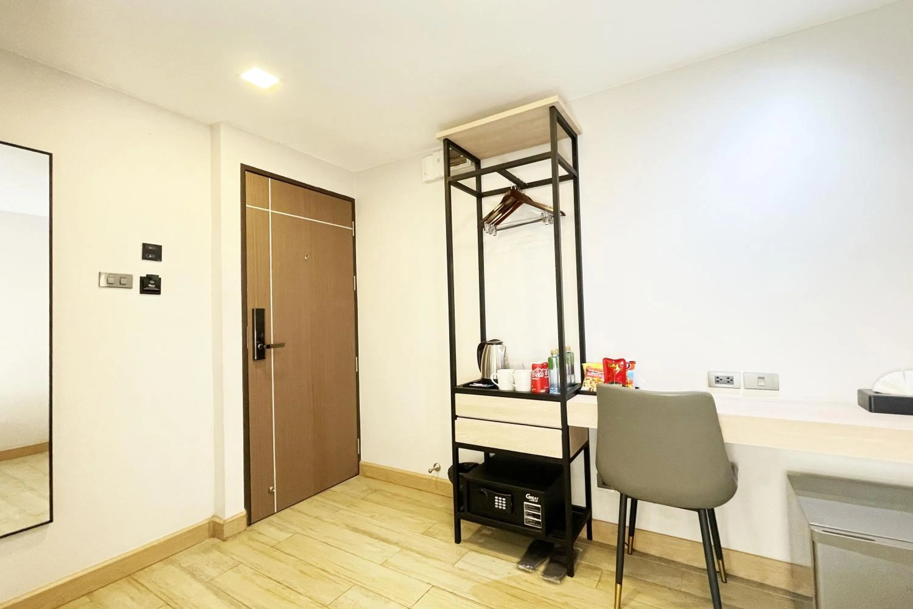 Seating area in City Park Hotel Bangkok Pratunam by PCL