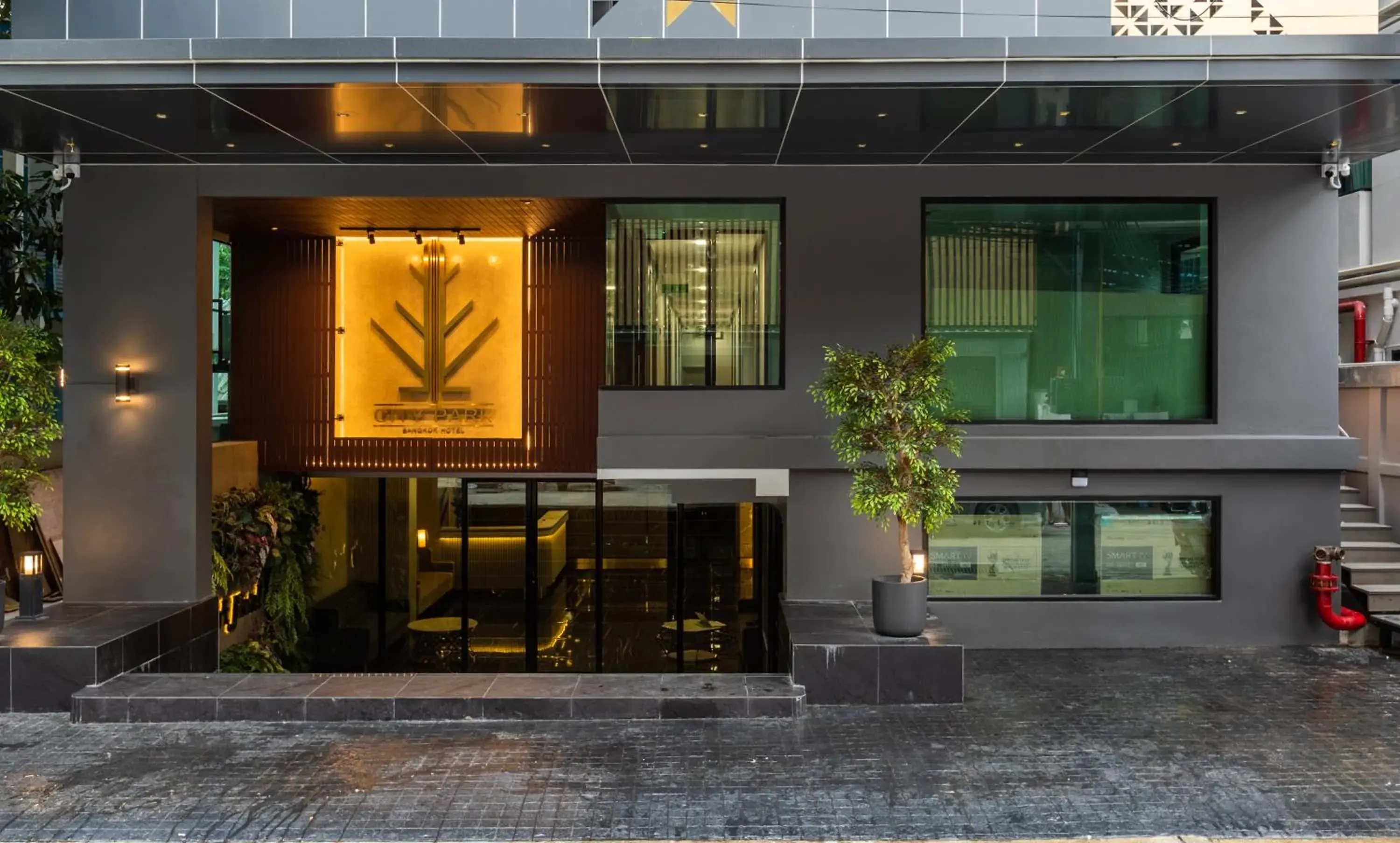 Property building in City Park Hotel Bangkok Pratunam by PCL Property building in City Park Hotel Bangkok Pratunam by PCL