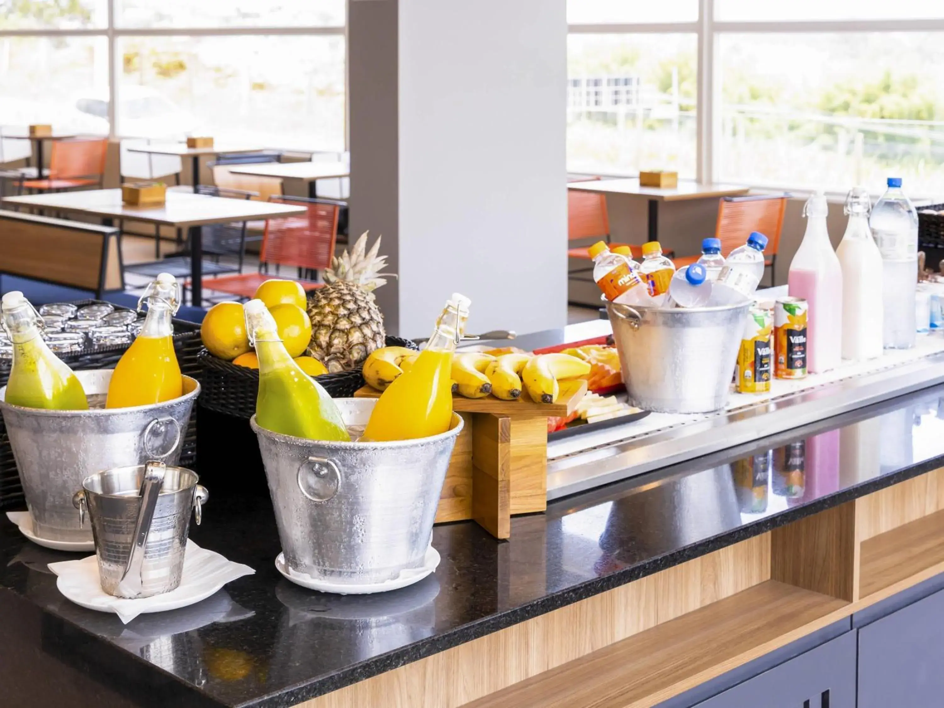 Restaurant/places to eat in Ibis Aruja Restaurant/places to eat in Ibis Aruja