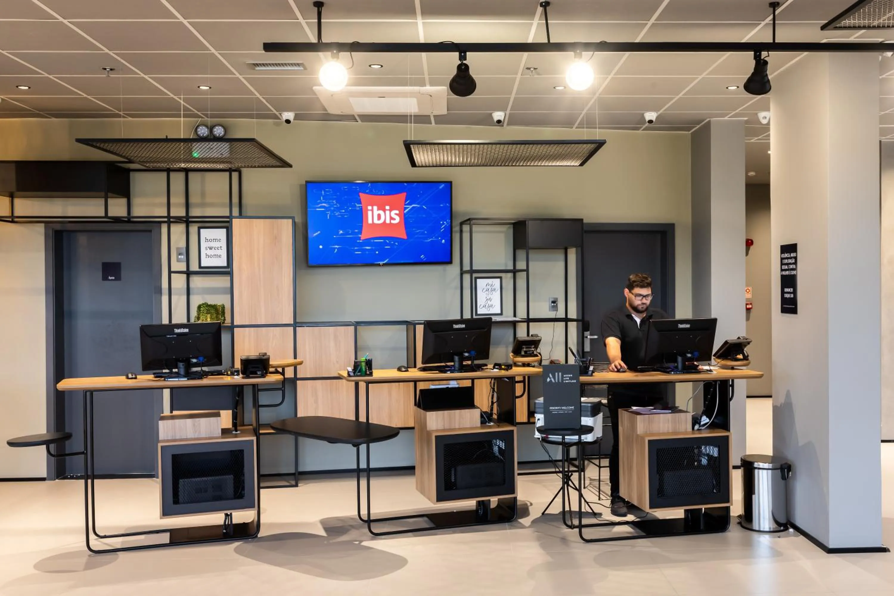 Lobby or reception in Ibis Aruja