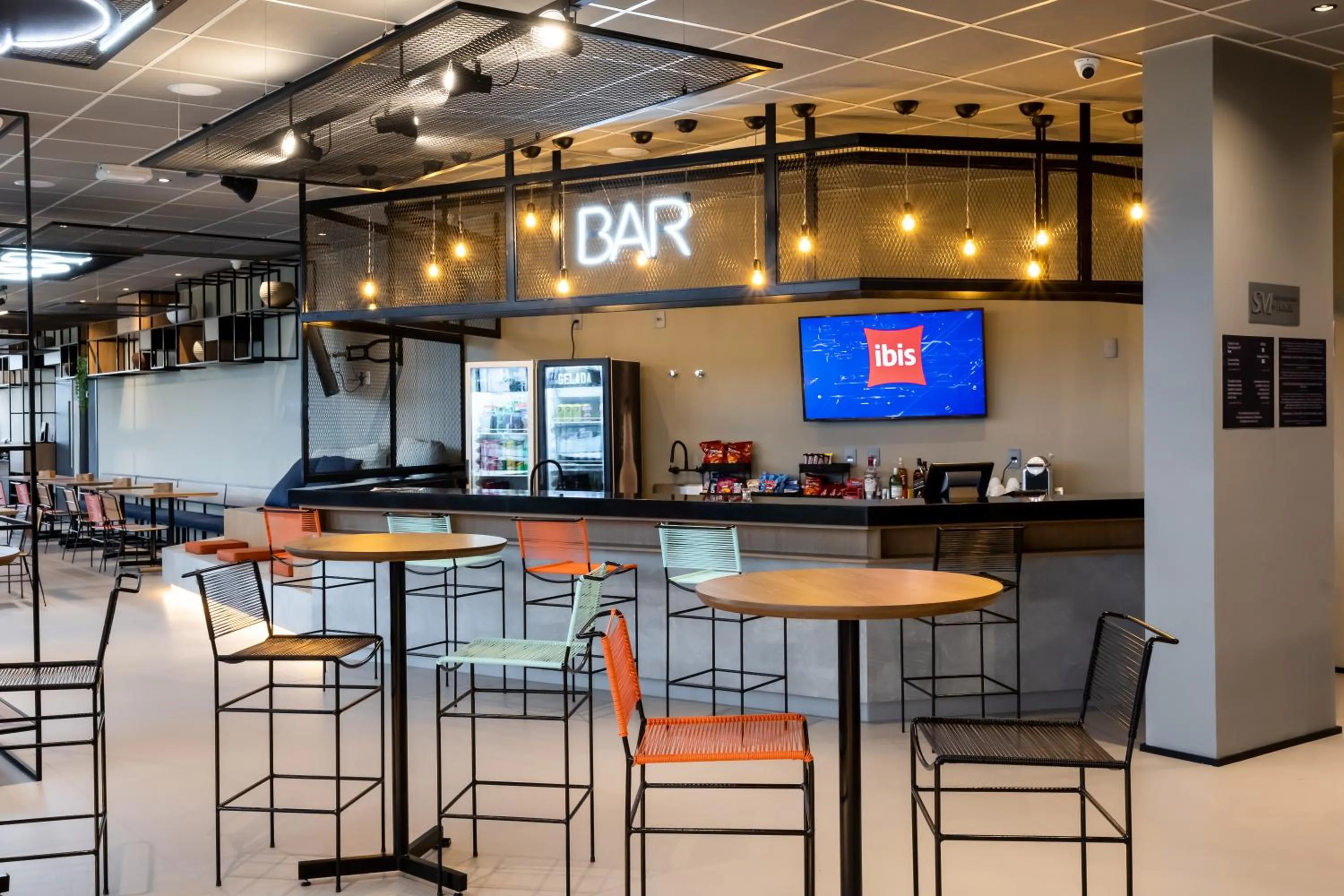 Lounge or bar in Ibis Aruja